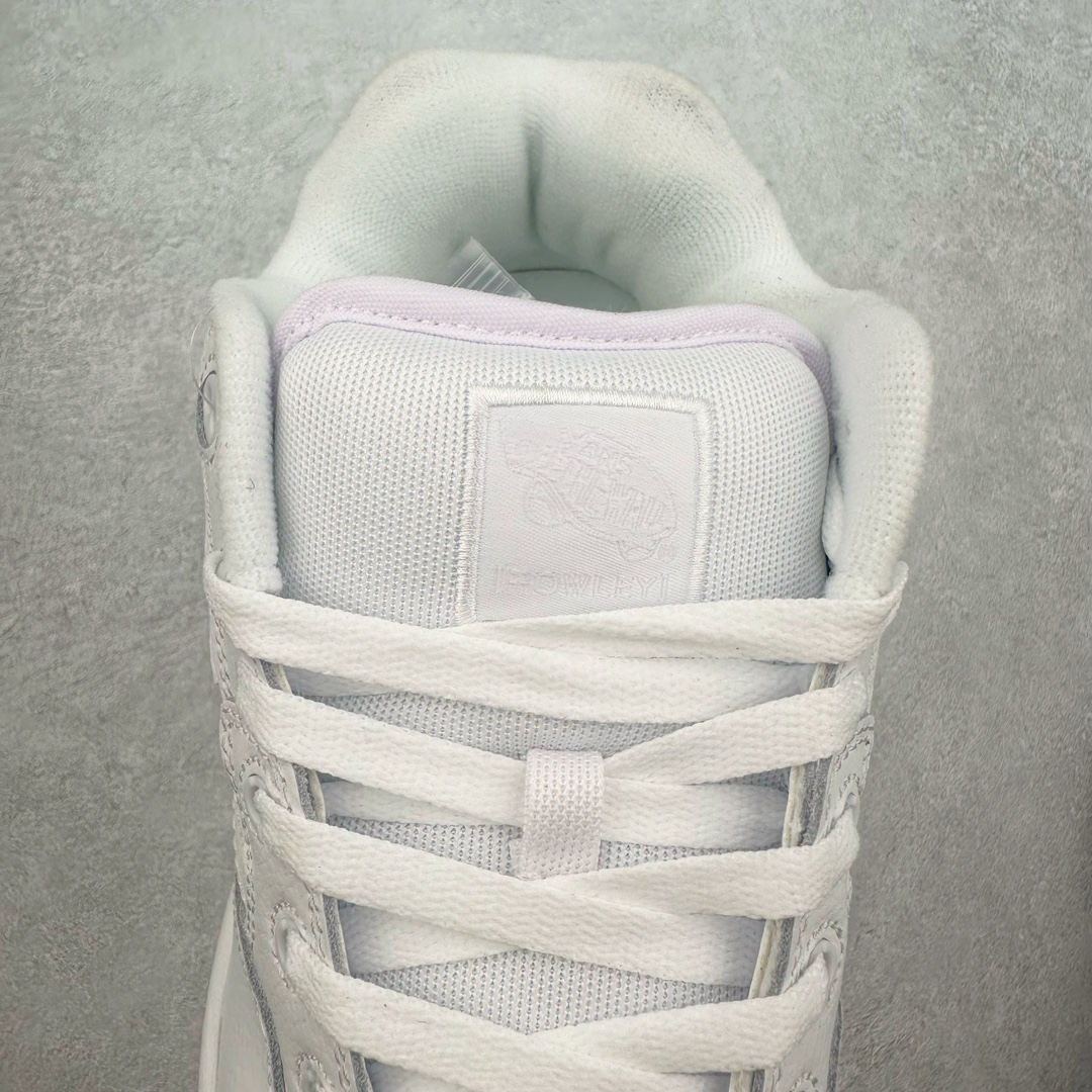 图片[5]-Vans Rowley XLT 系列 范斯官方 减震耐磨复古滑板鞋 Vans 不断坚持延续滑板文化。本次系列以 Rowley XLT 为设计载体，深挖复古元素，推出 Vans Rowley XLT 系列，向滑板文化的致敬。鞋款在设计上，融合了品牌的标志性风格和滑板属性，在为滑板爱好者提供了更加舒适、稳定的滑行体验的同时，也呈现出独特的风格。 尺码：35-45（36.5 38.5 40.5 42.5）正常码-选品中心