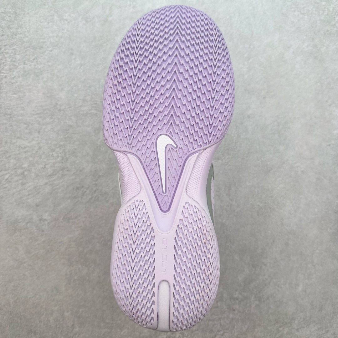 图片[9]-NK Air Zoom G.T. Cut Academy EP GT男/女篮球鞋 HF0231-100 NK首度推出G.T. Cut 系列的平价款式G.T. Cut Academy，外型维持一贯的流线型设计。不同价格的款式，让不同需求的球友也能入手适合自己的球鞋。足底出色抓地设计，助你瞬息急停，随意变速，轻松摆脱对手，驰骋赛场。匠心底纹从后跟延伸至鞋头，铸就急起急停的强劲抓地表现，助力实现侧向突破和快速移步。鞋款采用出众回弹设计，为切入、转向和移步篮筐提供出色的能量回馈。回弹性能带来弹力充沛的迈步体验，让你爆发疾速。前足搭载 Zoom Air 缓震配置，助你在赛事升温之际迅猛出击。足底缓震配置带来舒适比赛体验。中底搭载厚实泡绵，营造非凡舒适的支撑感受。该鞋款可轻松驾驭坚硬地面，助力鏖战。尺码：36 36.5 37.5 38 38.5 39 40 40.5 41 42 42.5 43 44 44.5 45 46-选品中心