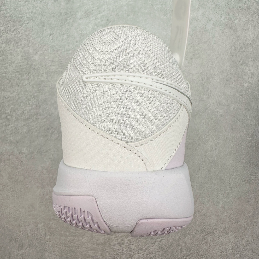 图片[8]-NK Air Zoom G.T. Cut Academy EP GT男/女篮球鞋 HF0231-100 NK首度推出G.T. Cut 系列的平价款式G.T. Cut Academy，外型维持一贯的流线型设计。不同价格的款式，让不同需求的球友也能入手适合自己的球鞋。足底出色抓地设计，助你瞬息急停，随意变速，轻松摆脱对手，驰骋赛场。匠心底纹从后跟延伸至鞋头，铸就急起急停的强劲抓地表现，助力实现侧向突破和快速移步。鞋款采用出众回弹设计，为切入、转向和移步篮筐提供出色的能量回馈。回弹性能带来弹力充沛的迈步体验，让你爆发疾速。前足搭载 Zoom Air 缓震配置，助你在赛事升温之际迅猛出击。足底缓震配置带来舒适比赛体验。中底搭载厚实泡绵，营造非凡舒适的支撑感受。该鞋款可轻松驾驭坚硬地面，助力鏖战。尺码：36 36.5 37.5 38 38.5 39 40 40.5 41 42 42.5 43 44 44.5 45 46-选品中心