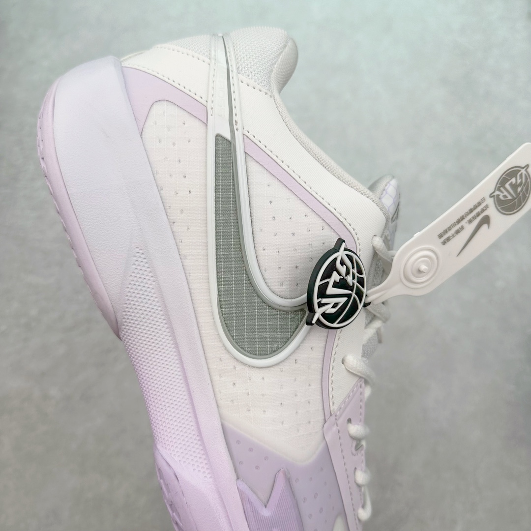 图片[6]-NK Air Zoom G.T. Cut Academy EP GT男/女篮球鞋 HF0231-100 NK首度推出G.T. Cut 系列的平价款式G.T. Cut Academy，外型维持一贯的流线型设计。不同价格的款式，让不同需求的球友也能入手适合自己的球鞋。足底出色抓地设计，助你瞬息急停，随意变速，轻松摆脱对手，驰骋赛场。匠心底纹从后跟延伸至鞋头，铸就急起急停的强劲抓地表现，助力实现侧向突破和快速移步。鞋款采用出众回弹设计，为切入、转向和移步篮筐提供出色的能量回馈。回弹性能带来弹力充沛的迈步体验，让你爆发疾速。前足搭载 Zoom Air 缓震配置，助你在赛事升温之际迅猛出击。足底缓震配置带来舒适比赛体验。中底搭载厚实泡绵，营造非凡舒适的支撑感受。该鞋款可轻松驾驭坚硬地面，助力鏖战。尺码：36 36.5 37.5 38 38.5 39 40 40.5 41 42 42.5 43 44 44.5 45 46-选品中心