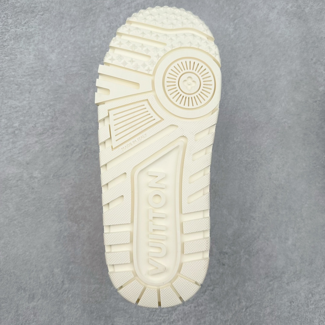 图片[9]-lv Trainer Maxi 小胖丁系列面包鞋 驴牌23S时尚走秀款 原版购入开发历时半年开发打造 原版完美楦型 多次调试 达到还原99% 鞋面独家订制细柔小牛皮 厚实织物鞋带 独家私模超轻TPU大底 原配扣子串珠 正确原装黄色鞋盒 正确中底印花 鞋面印花3D高频深度立体 全鞋电脑针车 紧密相连 针距密度一致 皮面裁剪部位 统一油边封口工艺 备受瞩目火热面包鞋再次拉满流量 各地网红上脚 立体饱满的彩色面包鞋身 超大版型重新诠释了 Virgil Abloh大热lv运动时装鞋 完美增高5CM Size 36 37 38 39 40 41 42 43 44 45-选品中心