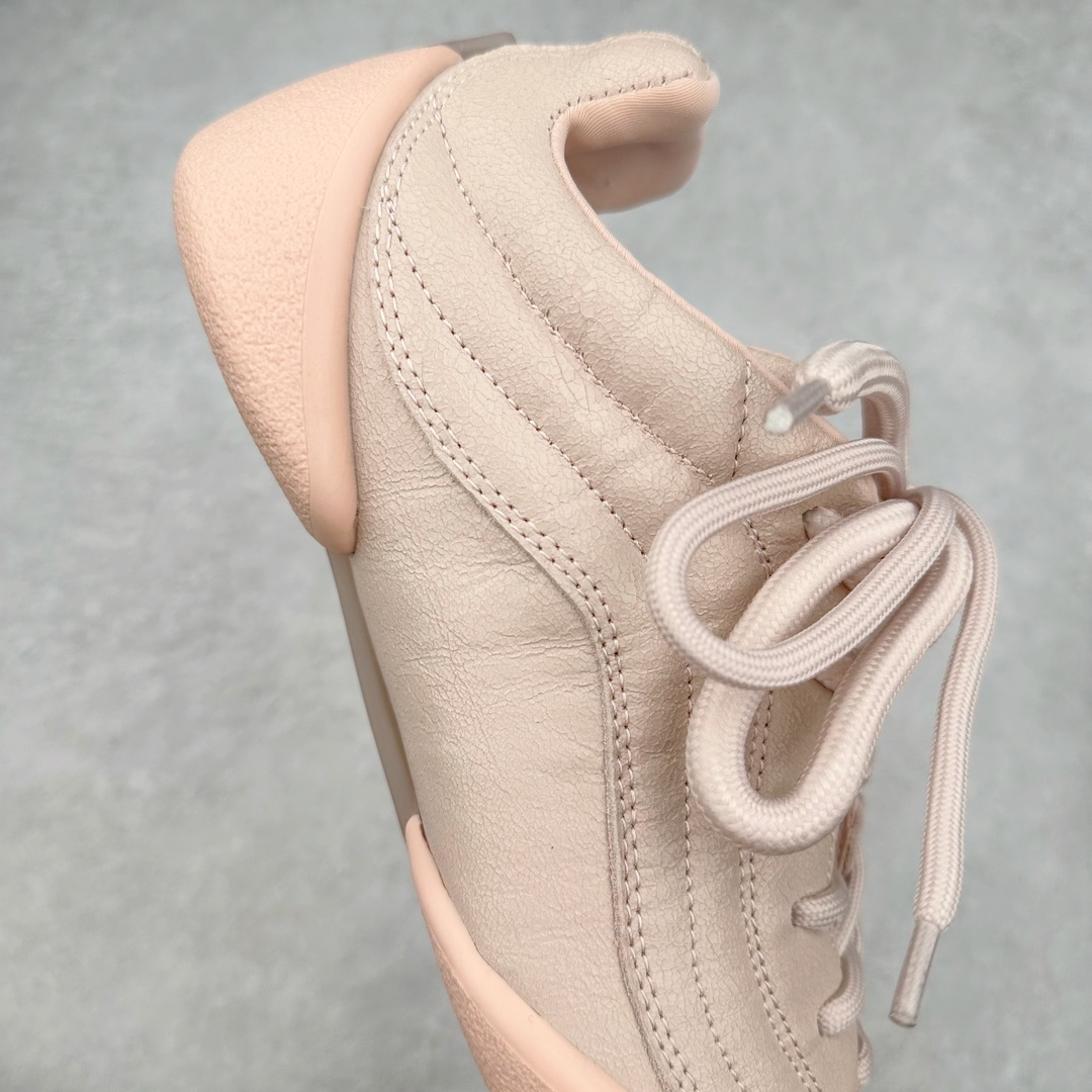 图片[6]-ALEXANDER MCQUEEN 亚历山大麦昆 2024s Flexion复古运动鞋 受到解剖学的启发 分体鞋底和肌腱状元素体现了品牌初期的设计主题 采用粒面皮革制成，配有不同尺寸的鞋带和一个受脚部解剖结构本身启发的轻质分体鞋底，轻盈软性，运动鞋的后跟处有一个浮雕的倒置骷髅装饰 感觉非常有攀登风格，简约低调设计 可搭配成衣系列演绎百搭造型 定制小牛皮材质 流行元素拉满，Alexander McQueen x DONGLIANG |首次合作品牌现任创意总监Sean McGirr操刀。尺码：35 36 37 38 39 40-选品中心