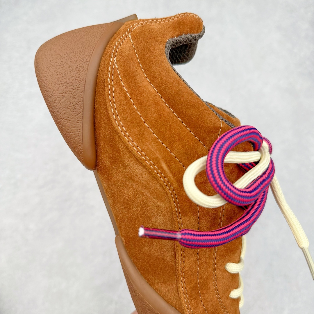 图片[6]-ALEXANDER MCQUEEN 亚历山大麦昆 2024s Flexion复古运动鞋 受到解剖学的启发 分体鞋底和肌腱状元素体现了品牌初期的设计主题 采用粒面皮革制成，配有不同尺寸的鞋带和一个受脚部解剖结构本身启发的轻质分体鞋底，轻盈软性，运动鞋的后跟处有一个浮雕的倒置骷髅装饰 感觉非常有攀登风格，简约低调设计 可搭配成衣系列演绎百搭造型 定制小牛皮材质 流行元素拉满，Alexander McQueen x DONGLIANG |首次合作品牌现任创意总监Sean McGirr操刀。尺码：35 36 37 38 39 40-选品中心