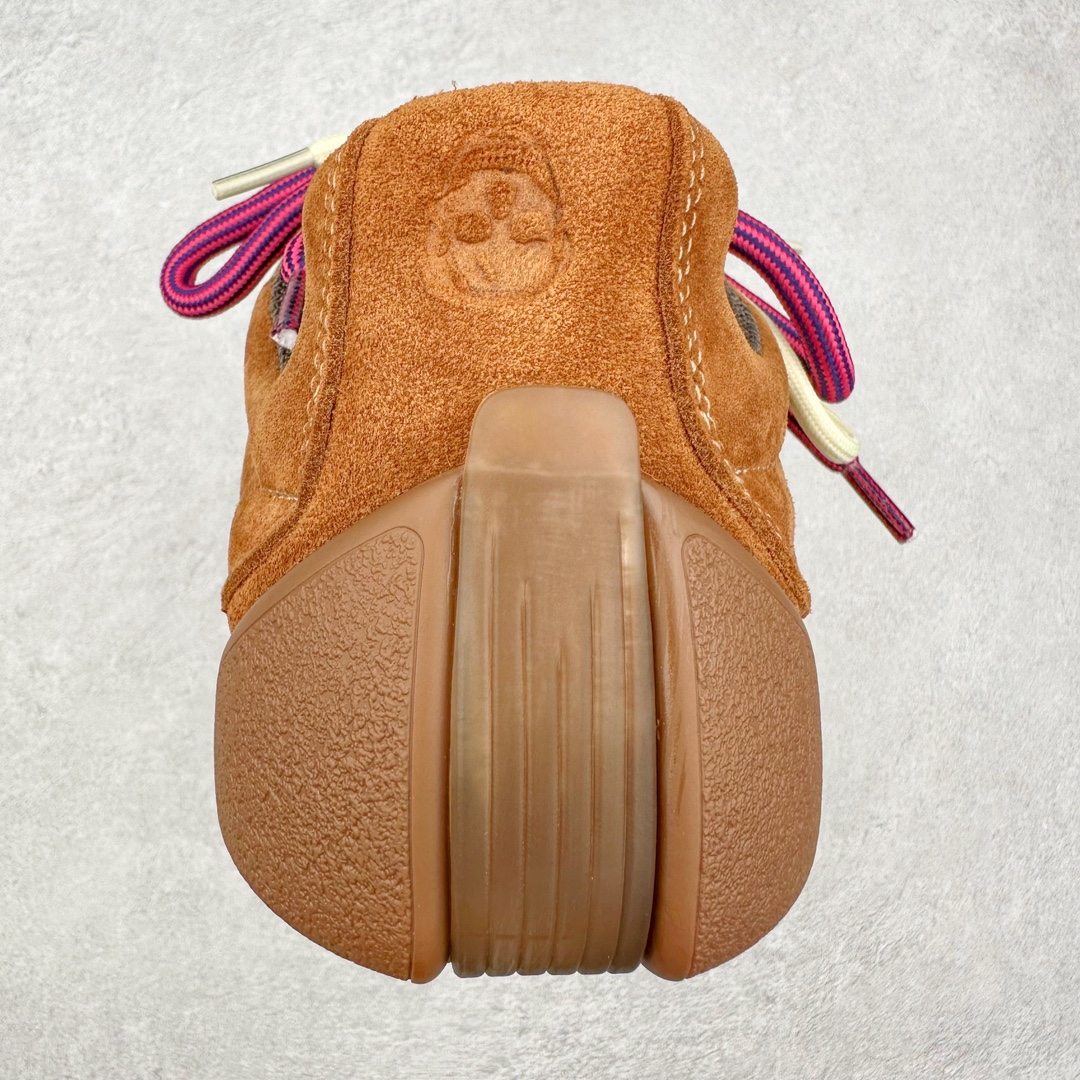 图片[8]-ALEXANDER MCQUEEN 亚历山大麦昆 2024s Flexion复古运动鞋 受到解剖学的启发 分体鞋底和肌腱状元素体现了品牌初期的设计主题 采用粒面皮革制成，配有不同尺寸的鞋带和一个受脚部解剖结构本身启发的轻质分体鞋底，轻盈软性，运动鞋的后跟处有一个浮雕的倒置骷髅装饰 感觉非常有攀登风格，简约低调设计 可搭配成衣系列演绎百搭造型 定制小牛皮材质 流行元素拉满，Alexander McQueen x DONGLIANG |首次合作品牌现任创意总监Sean McGirr操刀。尺码：35 36 37 38 39 40-选品中心