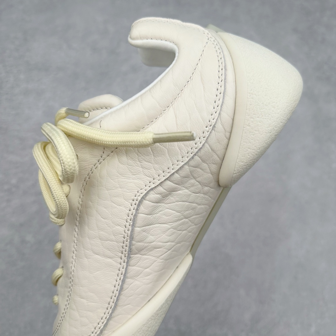 图片[7]-ALEXANDER MCQUEEN 亚历山大麦昆 2024s Flexion复古运动鞋 受到解剖学的启发 分体鞋底和肌腱状元素体现了品牌初期的设计主题 采用粒面皮革制成，配有不同尺寸的鞋带和一个受脚部解剖结构本身启发的轻质分体鞋底，轻盈软性，运动鞋的后跟处有一个浮雕的倒置骷髅装饰 感觉非常有攀登风格，简约低调设计 可搭配成衣系列演绎百搭造型 定制小牛皮材质 流行元素拉满，Alexander McQueen x DONGLIANG |首次合作品牌现任创意总监Sean McGirr操刀。尺码：35 36 37 38 39 40-选品中心