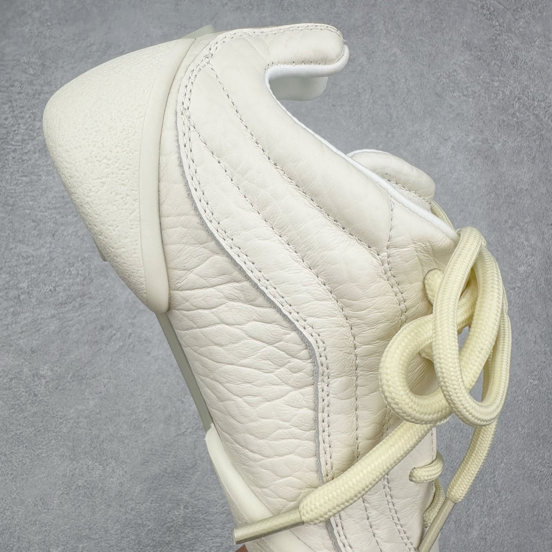 图片[6]-ALEXANDER MCQUEEN 亚历山大麦昆 2024s Flexion复古运动鞋 受到解剖学的启发 分体鞋底和肌腱状元素体现了品牌初期的设计主题 采用粒面皮革制成，配有不同尺寸的鞋带和一个受脚部解剖结构本身启发的轻质分体鞋底，轻盈软性，运动鞋的后跟处有一个浮雕的倒置骷髅装饰 感觉非常有攀登风格，简约低调设计 可搭配成衣系列演绎百搭造型 定制小牛皮材质 流行元素拉满，Alexander McQueen x DONGLIANG |首次合作品牌现任创意总监Sean McGirr操刀。尺码：35 36 37 38 39 40-选品中心