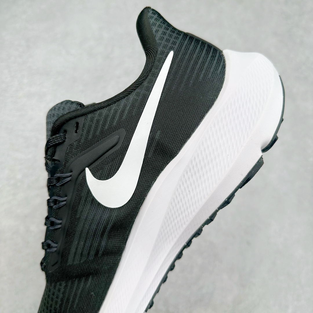 图片[7]-＃纯原福利 NK Zoom Pegasus 飞马40代马拉松系列网面透气缓震疾速跑鞋 九针眼网纱透气缓震疾速跑鞋 焕新升级 助力攻克湿滑的跑步征程 外底设计结合凹槽 铸就非凡抓地力 粘性橡胶助力提供非凡抓地力 合成材质与织物包覆双足 营造如袜子般透气舒适的穿着体验 传统鞋带系统易于调节 塑就个性化贴合体验 尺码：36 36.5 37.5 38 38.5 39 40 40.5 41 42 42.5 43 44 44.5 45-选品中心