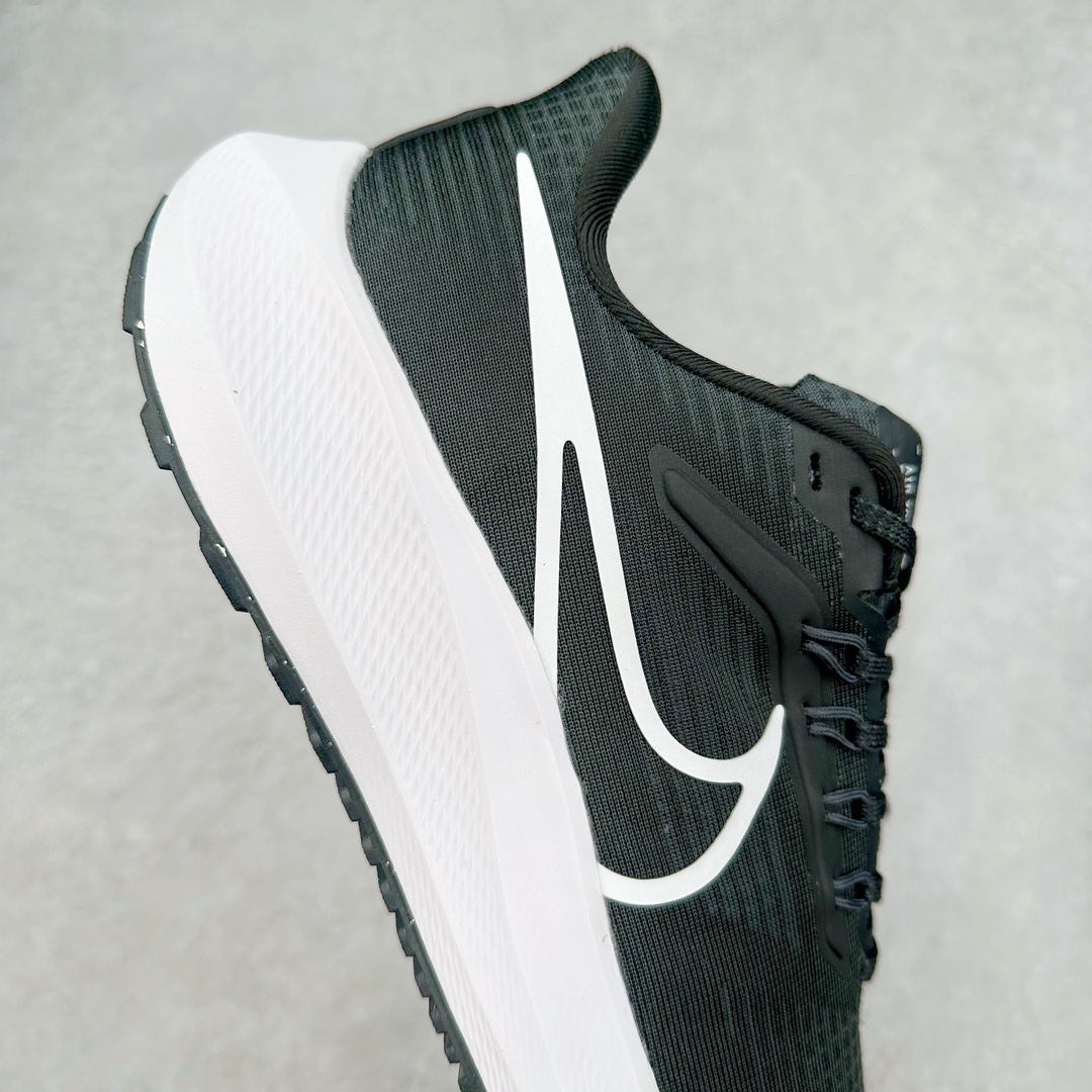 图片[6]-＃纯原福利 NK Zoom Pegasus 飞马40代马拉松系列网面透气缓震疾速跑鞋 九针眼网纱透气缓震疾速跑鞋 焕新升级 助力攻克湿滑的跑步征程 外底设计结合凹槽 铸就非凡抓地力 粘性橡胶助力提供非凡抓地力 合成材质与织物包覆双足 营造如袜子般透气舒适的穿着体验 传统鞋带系统易于调节 塑就个性化贴合体验 尺码：36 36.5 37.5 38 38.5 39 40 40.5 41 42 42.5 43 44 44.5 45-选品中心