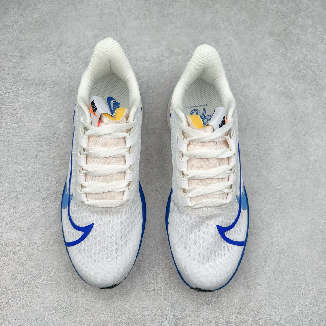 图片[2]-＃纯原福利 NK Zoom Pegasus 飞马39代马拉松系列网面透气缓震疾速跑鞋 九针眼网纱透气缓震疾速跑鞋 焕新升级 助力攻克湿滑的跑步征程 外底设计结合凹槽 铸就非凡抓地力 粘性橡胶助力提供非凡抓地力 合成材质与织物包覆双足 营造如袜子般透气舒适的穿着体验 传统鞋带系统易于调节 塑就个性化贴合体验 尺码：36 36.5 37.5 38 38.5 39 40 40.5 41 42 42.5 43 44 44.5 45-选品中心