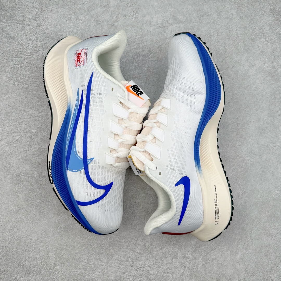 图片[3]-＃纯原福利 NK Zoom Pegasus 飞马39代马拉松系列网面透气缓震疾速跑鞋 九针眼网纱透气缓震疾速跑鞋 焕新升级 助力攻克湿滑的跑步征程 外底设计结合凹槽 铸就非凡抓地力 粘性橡胶助力提供非凡抓地力 合成材质与织物包覆双足 营造如袜子般透气舒适的穿着体验 传统鞋带系统易于调节 塑就个性化贴合体验 尺码：36 36.5 37.5 38 38.5 39 40 40.5 41 42 42.5 43 44 44.5 45-选品中心