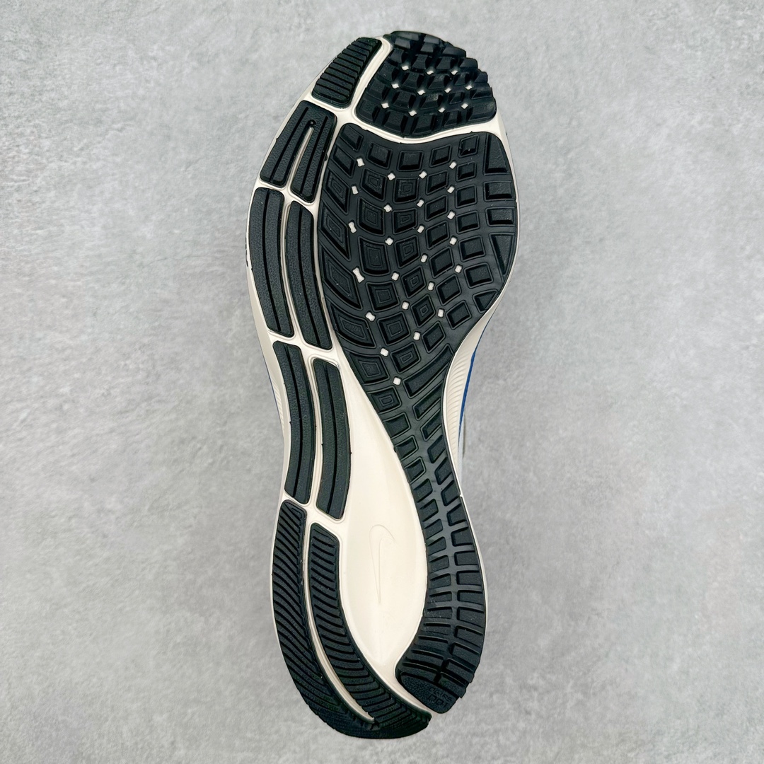 图片[9]-＃纯原福利 NK Zoom Pegasus 飞马39代马拉松系列网面透气缓震疾速跑鞋 九针眼网纱透气缓震疾速跑鞋 焕新升级 助力攻克湿滑的跑步征程 外底设计结合凹槽 铸就非凡抓地力 粘性橡胶助力提供非凡抓地力 合成材质与织物包覆双足 营造如袜子般透气舒适的穿着体验 传统鞋带系统易于调节 塑就个性化贴合体验 尺码：36 36.5 37.5 38 38.5 39 40 40.5 41 42 42.5 43 44 44.5 45-选品中心