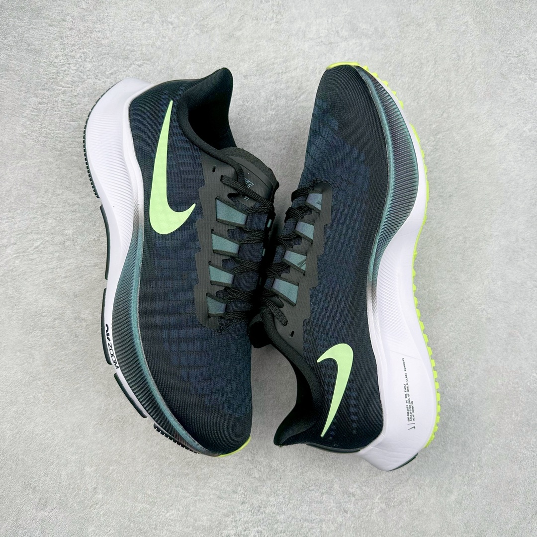 图片[3]-＃纯原福利 NK Zoom Pegasus 飞马39代马拉松系列网面透气缓震疾速跑鞋 九针眼网纱透气缓震疾速跑鞋 焕新升级 助力攻克湿滑的跑步征程 外底设计结合凹槽 铸就非凡抓地力 粘性橡胶助力提供非凡抓地力 合成材质与织物包覆双足 营造如袜子般透气舒适的穿着体验 传统鞋带系统易于调节 塑就个性化贴合体验 尺码：36 36.5 37.5 38 38.5 39 40 40.5 41 42 42.5 43 44 44.5 45-选品中心