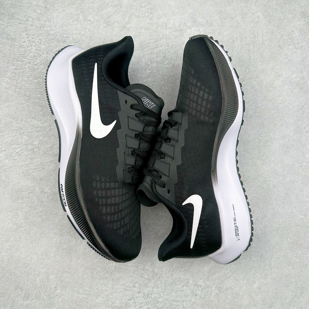 图片[3]-＃纯原福利 NK Zoom Pegasus 飞马39代马拉松系列网面透气缓震疾速跑鞋 九针眼网纱透气缓震疾速跑鞋 焕新升级 助力攻克湿滑的跑步征程 外底设计结合凹槽 铸就非凡抓地力 粘性橡胶助力提供非凡抓地力 合成材质与织物包覆双足 营造如袜子般透气舒适的穿着体验 传统鞋带系统易于调节 塑就个性化贴合体验 尺码：36 36.5 37.5 38 38.5 39 40 40.5 41 42 42.5 43 44 44.5 45-选品中心