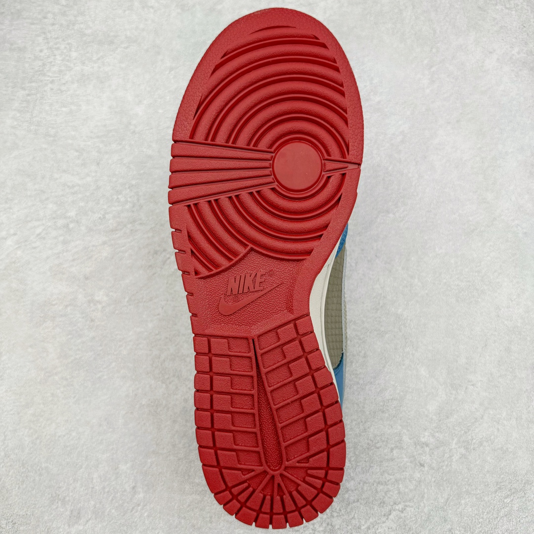 图片[9]-＃S2纯原 NK Dunk Low NO.205 黑神话悟空 祥云龙纹 游戏主题 解构复古减震耐磨轻便低帮板鞋 男女同款 米蓝黑 FB8895-601 灵感来源以黑神话悟空为主题 蓝黑金的配色搭配 加上金色勾子解构设计 祥云和龙纹图案 简约又百搭 要说最近最为热议的网络话题 非「黑神话：悟空」莫属了 这个里程碑式的国产3A游戏大作 已经完全出圈 而「黑神话：悟空」主题的球鞋 也悄悄然的浮出水面 一直热衷于球鞋概念画创作的创意艺术家 @nobrainer.psd 将他对于「黑神话：悟空」的理解 以球鞋为载体进行了诠释 他选用了游戏中的主角造型为主题 基于NK SB DunkLow 鞋型进行创作 不仅选取了服装色调营造游戏氛围 金色的Swoosh 加上祥云、龙纹的装饰 还真颇有一番滋味 尺码：35.5 36 36.5 37.5 38 38.5 39 40 40.5 41 42 42.5 43 44 44.5 45 46 47.5-选品中心