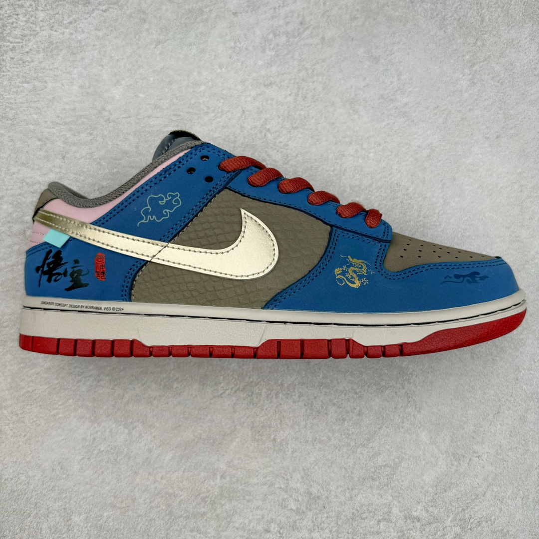 ＃S2纯原 NK Dunk Low NO.205 黑神话悟空 祥云龙纹 游戏主题 解构复古减震耐磨轻便低帮板鞋 男女同款 米蓝黑 FB8895-601 灵感来源以黑神话悟空为主题 蓝黑金的配色搭配 加上金色勾子解构设计 祥云和龙纹图案 简约又百搭 要说最近最为热议的网络话题 非「黑神话：悟空」莫属了 这个里程碑式的国产3A游戏大作 已经完全出圈 而「黑神话：悟空」主题的球鞋 也悄悄然的浮出水面 一直热衷于球鞋概念画创作的创意艺术家 @nobrainer.psd 将他对于「黑神话：悟空」的理解 以球鞋为载体进行了诠释 他选用了游戏中的主角造型为主题 基于NK SB DunkLow 鞋型进行创作 不仅选取了服装色调营造游戏氛围 金色的Swoosh 加上祥云、龙纹的装饰 还真颇有一番滋味 尺码：35.5 36 36.5 37.5 38 38.5 39 40 40.5 41 42 42.5 43 44 44.5 45 46 47.5-选品中心