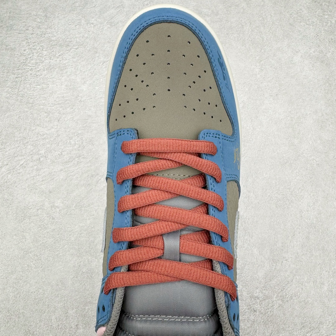 图片[4]-＃S2纯原 NK Dunk Low NO.205 黑神话悟空 祥云龙纹 游戏主题 解构复古减震耐磨轻便低帮板鞋 男女同款 米蓝黑 FB8895-601 灵感来源以黑神话悟空为主题 蓝黑金的配色搭配 加上金色勾子解构设计 祥云和龙纹图案 简约又百搭 要说最近最为热议的网络话题 非「黑神话：悟空」莫属了 这个里程碑式的国产3A游戏大作 已经完全出圈 而「黑神话：悟空」主题的球鞋 也悄悄然的浮出水面 一直热衷于球鞋概念画创作的创意艺术家 @nobrainer.psd 将他对于「黑神话：悟空」的理解 以球鞋为载体进行了诠释 他选用了游戏中的主角造型为主题 基于NK SB DunkLow 鞋型进行创作 不仅选取了服装色调营造游戏氛围 金色的Swoosh 加上祥云、龙纹的装饰 还真颇有一番滋味 尺码：35.5 36 36.5 37.5 38 38.5 39 40 40.5 41 42 42.5 43 44 44.5 45 46 47.5-选品中心