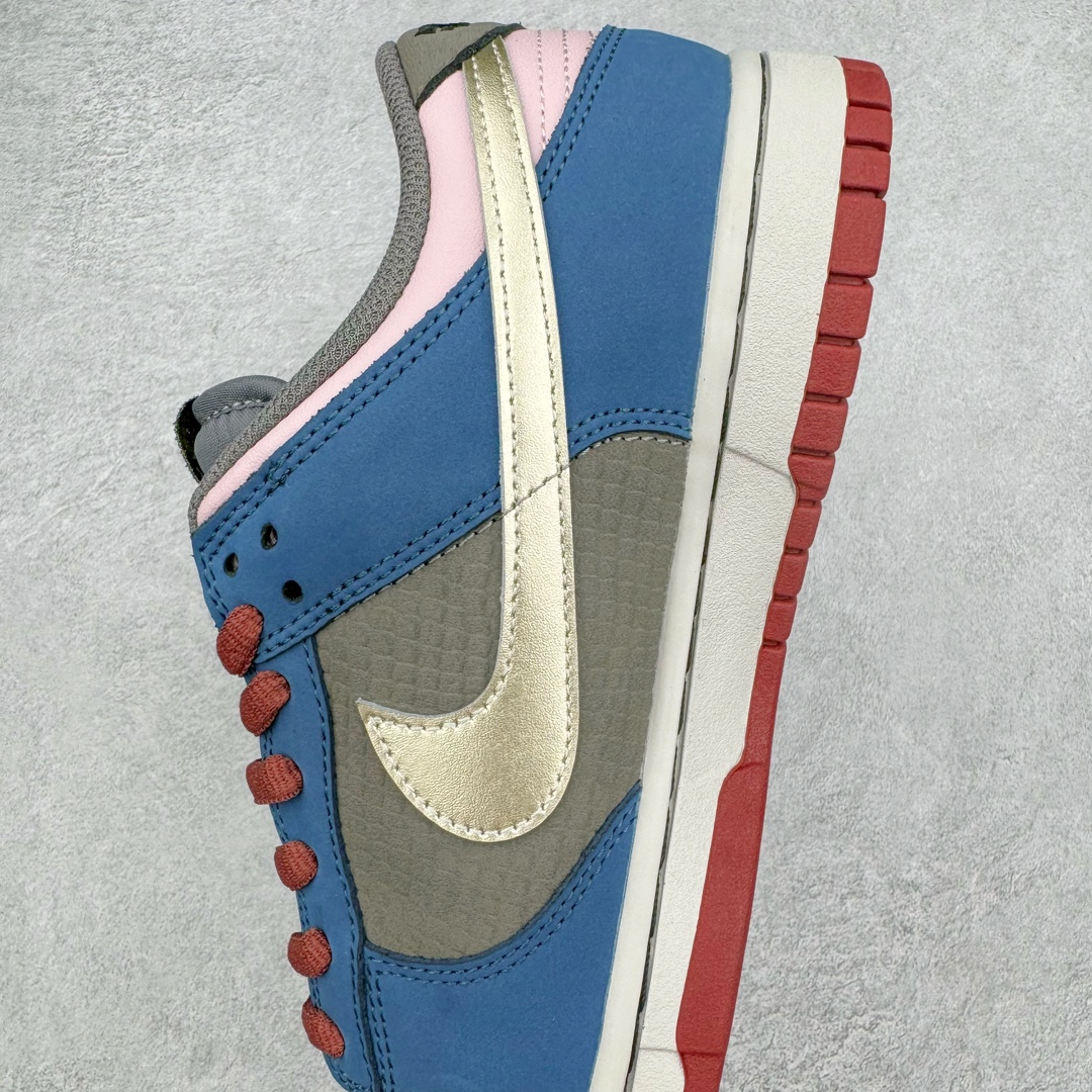 图片[7]-＃S2纯原 NK Dunk Low NO.205 黑神话悟空 祥云龙纹 游戏主题 解构复古减震耐磨轻便低帮板鞋 男女同款 米蓝黑 FB8895-601 灵感来源以黑神话悟空为主题 蓝黑金的配色搭配 加上金色勾子解构设计 祥云和龙纹图案 简约又百搭 要说最近最为热议的网络话题 非「黑神话：悟空」莫属了 这个里程碑式的国产3A游戏大作 已经完全出圈 而「黑神话：悟空」主题的球鞋 也悄悄然的浮出水面 一直热衷于球鞋概念画创作的创意艺术家 @nobrainer.psd 将他对于「黑神话：悟空」的理解 以球鞋为载体进行了诠释 他选用了游戏中的主角造型为主题 基于NK SB DunkLow 鞋型进行创作 不仅选取了服装色调营造游戏氛围 金色的Swoosh 加上祥云、龙纹的装饰 还真颇有一番滋味 尺码：35.5 36 36.5 37.5 38 38.5 39 40 40.5 41 42 42.5 43 44 44.5 45 46 47.5-选品中心