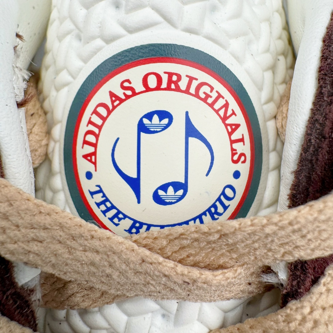 图片[14]-＃S2纯原 AD Original Gazelle Indoor Trainers 瞪羚室内鞋系列低帮复古百搭休闲运动德训风板鞋 JP5671 高端零售特供批次 原厂定制长毛翻毛皮组合环保纤维革鞋面材质 内置环保海玻璃鞋垫 外置RB橡胶大底 产品品控稳定性领先行业 原厂全套原楦原纸板冲刀磨具开发 原厂皮料加持 原厂港宝加持定型后跟R度完美 将复古进行到底 简约流畅 三十年不变经典 这款Gazelle运动鞋 无论面料、配色、质感或设计 都只在重现其1991年原款的经典 皮革鞋面 撞色三条纹和鞋跟标的设计 力求呈现90年代的经典复古风潮 Samba火热的同时 也带动了其它的复古鞋型 Gazelle便是其中一只 Gazelle Indoor拥有包边更宽的T字型鞋头 更好的保护运动员的前掌 浓浓的复古氛围感 非常适合现在流行的Cleanfit风格 尺码：36 36.5 37.5 38 38.5 39 40 40.5 41 42 42.5 43 44 44.5 45 46-选品中心