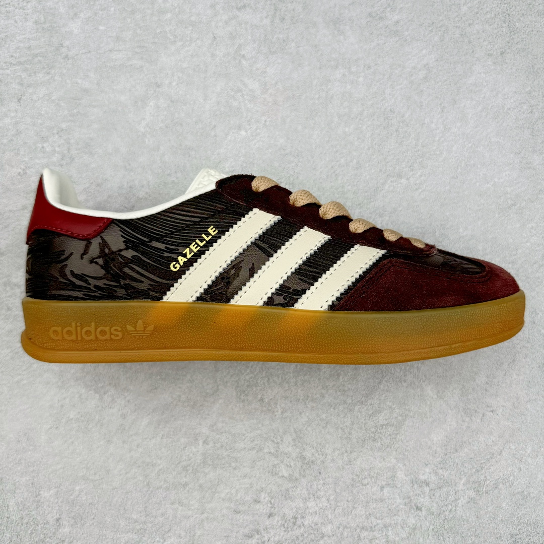 ＃S2纯原 AD Original Gazelle Indoor Trainers 瞪羚室内鞋系列低帮复古百搭休闲运动德训风板鞋 JP5671 高端零售特供批次 原厂定制长毛翻毛皮组合环保纤维革鞋面材质 内置环保海玻璃鞋垫 外置RB橡胶大底 产品品控稳定性领先行业 原厂全套原楦原纸板冲刀磨具开发 原厂皮料加持 原厂港宝加持定型后跟R度完美 将复古进行到底 简约流畅 三十年不变经典 这款Gazelle运动鞋 无论面料、配色、质感或设计 都只在重现其1991年原款的经典 皮革鞋面 撞色三条纹和鞋跟标的设计 力求呈现90年代的经典复古风潮 Samba火热的同时 也带动了其它的复古鞋型 Gazelle便是其中一只 Gazelle Indoor拥有包边更宽的T字型鞋头 更好的保护运动员的前掌 浓浓的复古氛围感 非常适合现在流行的Cleanfit风格 尺码：36 36.5 37.5 38 38.5 39 40 40.5 41 42 42.5 43 44 44.5 45 46-选品中心