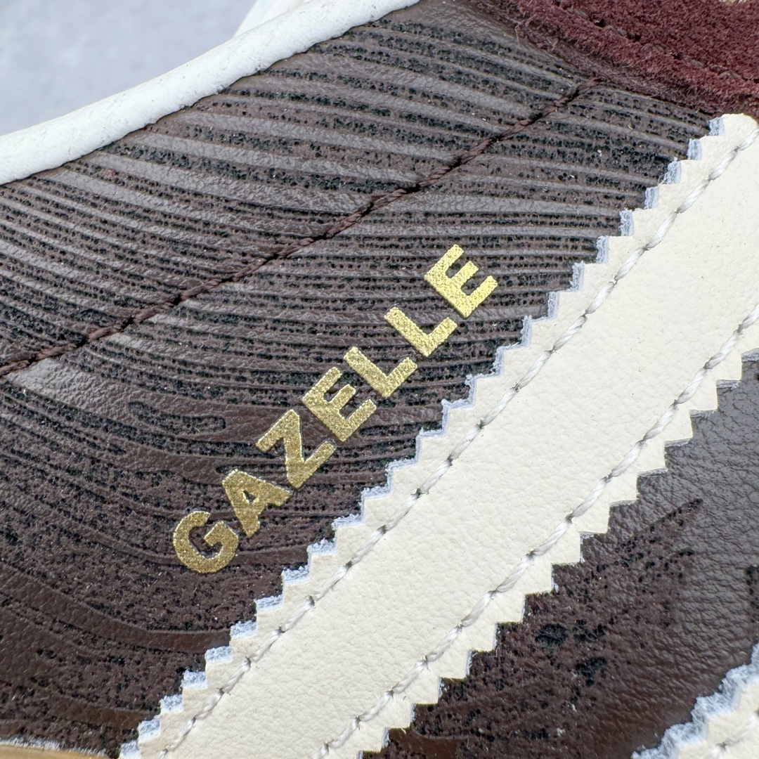 图片[16]-＃S2纯原 AD Original Gazelle Indoor Trainers 瞪羚室内鞋系列低帮复古百搭休闲运动德训风板鞋 JP5671 高端零售特供批次 原厂定制长毛翻毛皮组合环保纤维革鞋面材质 内置环保海玻璃鞋垫 外置RB橡胶大底 产品品控稳定性领先行业 原厂全套原楦原纸板冲刀磨具开发 原厂皮料加持 原厂港宝加持定型后跟R度完美 将复古进行到底 简约流畅 三十年不变经典 这款Gazelle运动鞋 无论面料、配色、质感或设计 都只在重现其1991年原款的经典 皮革鞋面 撞色三条纹和鞋跟标的设计 力求呈现90年代的经典复古风潮 Samba火热的同时 也带动了其它的复古鞋型 Gazelle便是其中一只 Gazelle Indoor拥有包边更宽的T字型鞋头 更好的保护运动员的前掌 浓浓的复古氛围感 非常适合现在流行的Cleanfit风格 尺码：36 36.5 37.5 38 38.5 39 40 40.5 41 42 42.5 43 44 44.5 45 46-选品中心