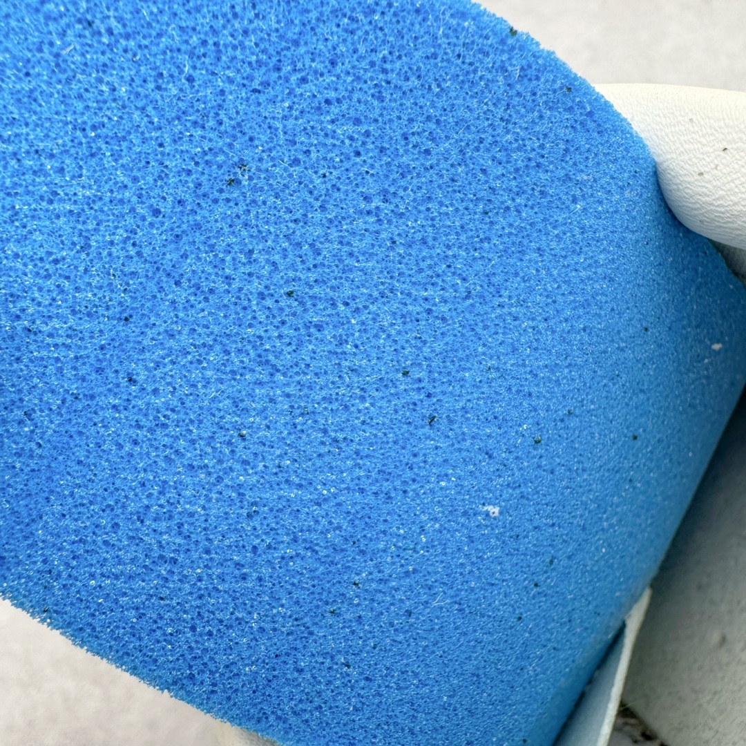 图片[11]-＃S2纯原 AD Original Gazelle Indoor Trainers 瞪羚室内鞋系列低帮复古百搭休闲运动德训风板鞋 JP5671 高端零售特供批次 原厂定制长毛翻毛皮组合环保纤维革鞋面材质 内置环保海玻璃鞋垫 外置RB橡胶大底 产品品控稳定性领先行业 原厂全套原楦原纸板冲刀磨具开发 原厂皮料加持 原厂港宝加持定型后跟R度完美 将复古进行到底 简约流畅 三十年不变经典 这款Gazelle运动鞋 无论面料、配色、质感或设计 都只在重现其1991年原款的经典 皮革鞋面 撞色三条纹和鞋跟标的设计 力求呈现90年代的经典复古风潮 Samba火热的同时 也带动了其它的复古鞋型 Gazelle便是其中一只 Gazelle Indoor拥有包边更宽的T字型鞋头 更好的保护运动员的前掌 浓浓的复古氛围感 非常适合现在流行的Cleanfit风格 尺码：36 36.5 37.5 38 38.5 39 40 40.5 41 42 42.5 43 44 44.5 45 46-选品中心