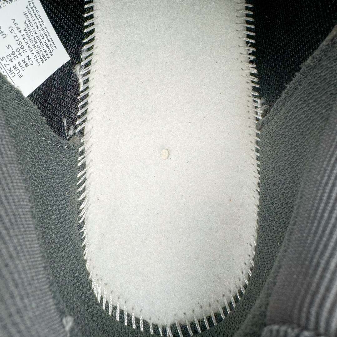 图片[12]-＃AW纯原 NK ACG Mountain Fly 2 Low GTX 复古潮流户外登山鞋防水慢跑鞋 HF6245-002全新来袭 该款沿袭前代高帮版型的设计传统 轻盈鞋面结合灵巧的脚踝包裹设计 为双足打造出一体化的舒适脚感 助力轻松畅行 中底融入柔软的React泡棉与Vaporfiy 科技 让你在岩石小径徒步时也像行走在都市般轻松舒适 粘性橡胶大底铸就了攀岩级别的出众抓地力 助你从容面对各种环境挑战 尺码：36 36.5 37.5 38 38.5 39 40 40.5 41 42 42.5 43 44 44.5 45 46-选品中心