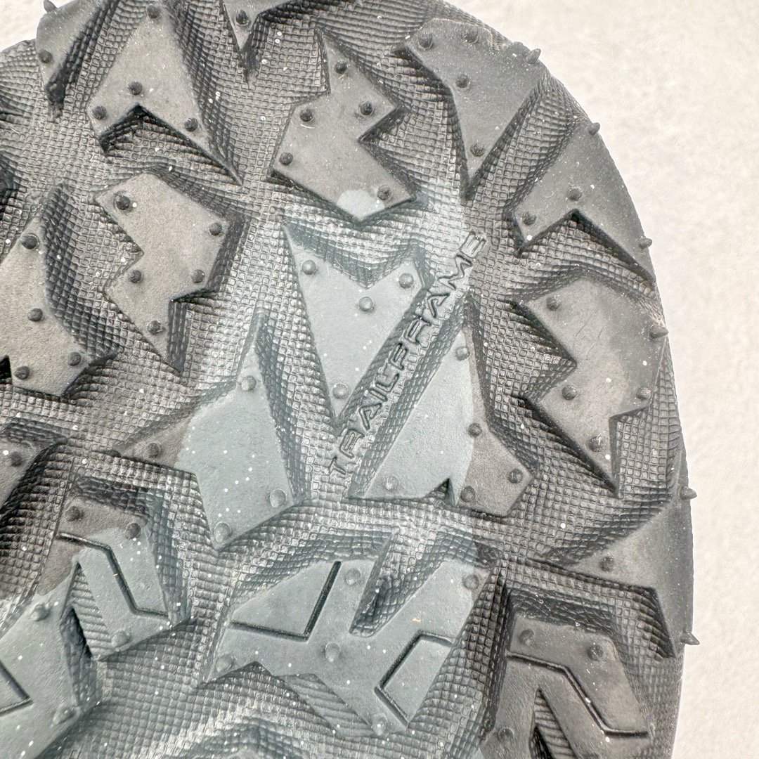 图片[21]-＃AW纯原 NK ACG Mountain Fly 2 Low GTX 复古潮流户外登山鞋防水慢跑鞋 HF6245-001 全新来袭 该款沿袭前代高帮版型的设计传统 轻盈鞋面结合灵巧的脚踝包裹设计 为双足打造出一体化的舒适脚感 助力轻松畅行 中底融入柔软的React泡棉与Vaporfiy 科技 让你在岩石小径徒步时也像行走在都市般轻松舒适 粘性橡胶大底铸就了攀岩级别的出众抓地力 助你从容面对各种环境挑战 尺码：36 36.5 37.5 38 38.5 39 40 40.5 41 42 42.5 43 44 44.5 45 46-选品中心