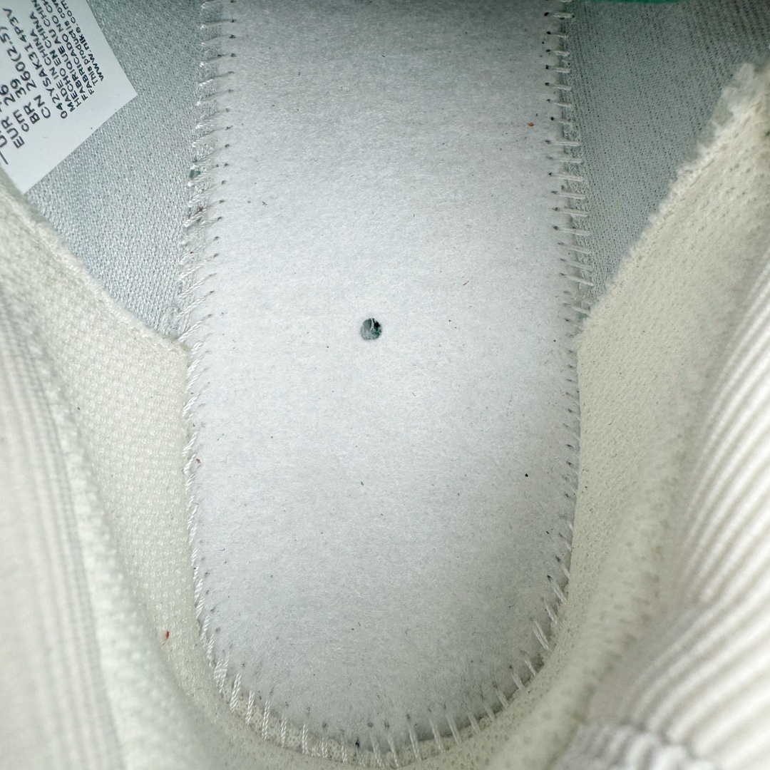 图片[11]-＃AW纯原 NK ACG Mountain Fly 2 Low GTX 复古潮流户外登山鞋防水慢跑鞋 HF6245-003 全新来袭 该款沿袭前代高帮版型的设计传统 轻盈鞋面结合灵巧的脚踝包裹设计 为双足打造出一体化的舒适脚感 助力轻松畅行 中底融入柔软的React泡棉与Vaporfiy 科技 让你在岩石小径徒步时也像行走在都市般轻松舒适 粘性橡胶大底铸就了攀岩级别的出众抓地力 助你从容面对各种环境挑战 尺码：36 36.5 37.5 38 38.5 39 40 40.5 41 42 42.5 43 44 44.5 45 46-选品中心