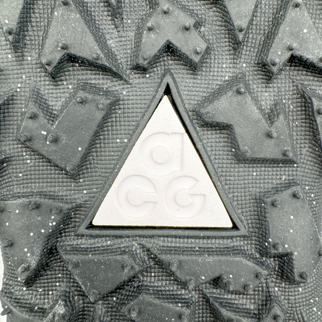 图片[17]-＃AW纯原 CDG x NK ACG Mountain Fly 2 Low GTX 联名复古潮流户外登山鞋防水慢跑鞋 FZ3311-101 全新来袭 该款沿袭前代高帮版型的设计传统 轻盈鞋面结合灵巧的脚踝包裹设计 为双足打造出一体化的舒适脚感 助力轻松畅行 中底融入柔软的React泡棉与Vaporfly 科技 让你在岩石小径徒步时也像行走在都市般轻松舒适 粘性橡胶大底铸就了攀岩级别的出众抓地力 助你从容面对各种环境挑战 尺码：36 36.5 37.5 38 38.5 39 40 40.5 41 42 42.5 43 44 44.5 45 46-选品中心