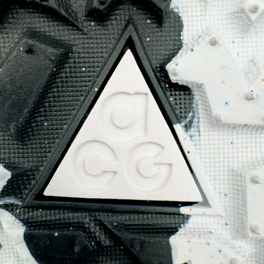 图片[19]-＃AW纯原 CDG x NK ACG Mountain Fly 2 Low GTX 联名复古潮流户外登山鞋防水慢跑鞋 FZ3311-100 全新来袭 该款沿袭前代高帮版型的设计传统 轻盈鞋面结合灵巧的脚踝包裹设计 为双足打造出一体化的舒适脚感 助力轻松畅行 中底融入柔软的React泡棉与Vaporfly 科技 让你在岩石小径徒步时也像行走在都市般轻松舒适 粘性橡胶大底铸就了攀岩级别的出众抓地力 助你从容面对各种环境挑战 尺码：36 36.5 37.5 38 38.5 39 40 40.5 41 42 42.5 43 44 44.5 45 46-选品中心