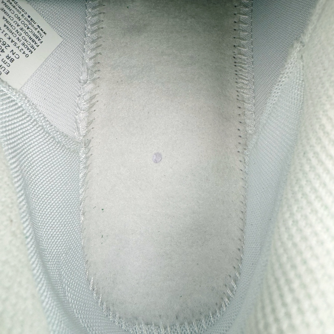 图片[10]-＃AW纯原 CDG x NK ACG Mountain Fly 2 Low GTX 联名复古潮流户外登山鞋防水慢跑鞋 FZ3311-100 全新来袭 该款沿袭前代高帮版型的设计传统 轻盈鞋面结合灵巧的脚踝包裹设计 为双足打造出一体化的舒适脚感 助力轻松畅行 中底融入柔软的React泡棉与Vaporfly 科技 让你在岩石小径徒步时也像行走在都市般轻松舒适 粘性橡胶大底铸就了攀岩级别的出众抓地力 助你从容面对各种环境挑战 尺码：36 36.5 37.5 38 38.5 39 40 40.5 41 42 42.5 43 44 44.5 45 46-选品中心