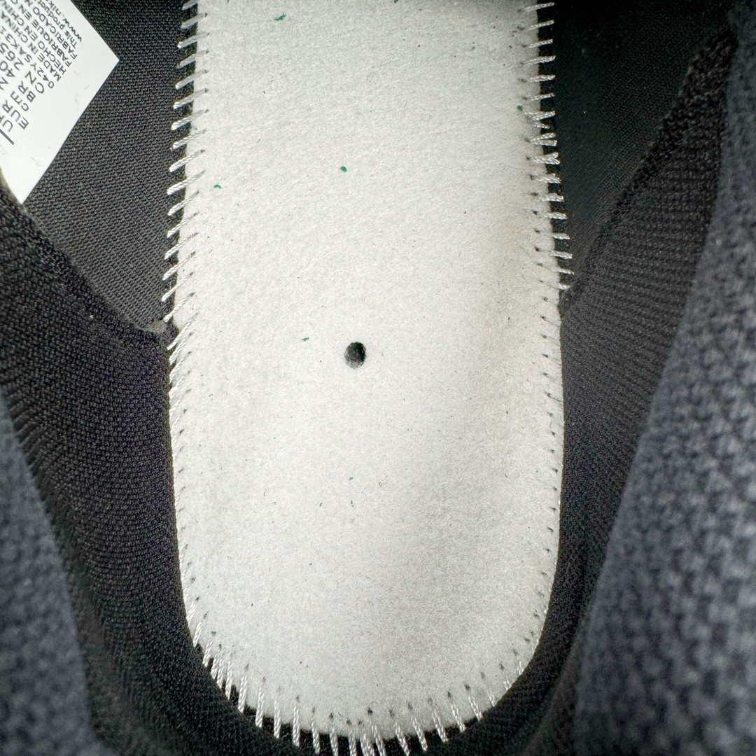 图片[10]-＃AW纯原 CDG x NK ACG Mountain Fly 2 Low GTX 联名复古潮流户外登山鞋防水慢跑鞋 FZ3311-001 全新来袭 该款沿袭前代高帮版型的设计传统 轻盈鞋面结合灵巧的脚踝包裹设计 为双足打造出一体化的舒适脚感 助力轻松畅行 中底融入柔软的React泡棉与Vaporfly 科技 让你在岩石小径徒步时也像行走在都市般轻松舒适 粘性橡胶大底铸就了攀岩级别的出众抓地力 助你从容面对各种环境挑战 尺码：36 36.5 37.5 38 38.5 39 40 40.5 41 42 42.5 43 44 44.5 45 46-选品中心