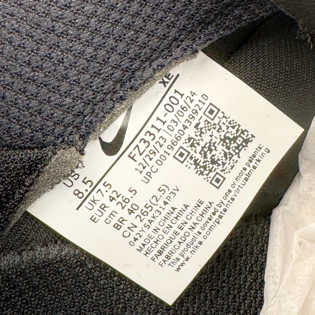 图片[11]-＃AW纯原 CDG x NK ACG Mountain Fly 2 Low GTX 联名复古潮流户外登山鞋防水慢跑鞋 FZ3311-001 全新来袭 该款沿袭前代高帮版型的设计传统 轻盈鞋面结合灵巧的脚踝包裹设计 为双足打造出一体化的舒适脚感 助力轻松畅行 中底融入柔软的React泡棉与Vaporfly 科技 让你在岩石小径徒步时也像行走在都市般轻松舒适 粘性橡胶大底铸就了攀岩级别的出众抓地力 助你从容面对各种环境挑战 尺码：36 36.5 37.5 38 38.5 39 40 40.5 41 42 42.5 43 44 44.5 45 46-选品中心