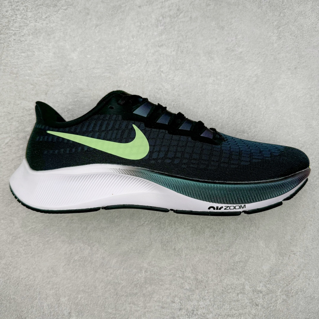 ＃纯原福利 NK Zoom Pegasus 飞马39代马拉松系列网面透气缓震疾速跑鞋 九针眼网纱透气缓震疾速跑鞋 焕新升级 助力攻克湿滑的跑步征程 外底设计结合凹槽 铸就非凡抓地力 粘性橡胶助力提供非凡抓地力 合成材质与织物包覆双足 营造如袜子般透气舒适的穿着体验 传统鞋带系统易于调节 塑就个性化贴合体验 尺码：36 36.5 37.5 38 38.5 39 40 40.5 41 42 42.5 43 44 44.5 45-选品中心