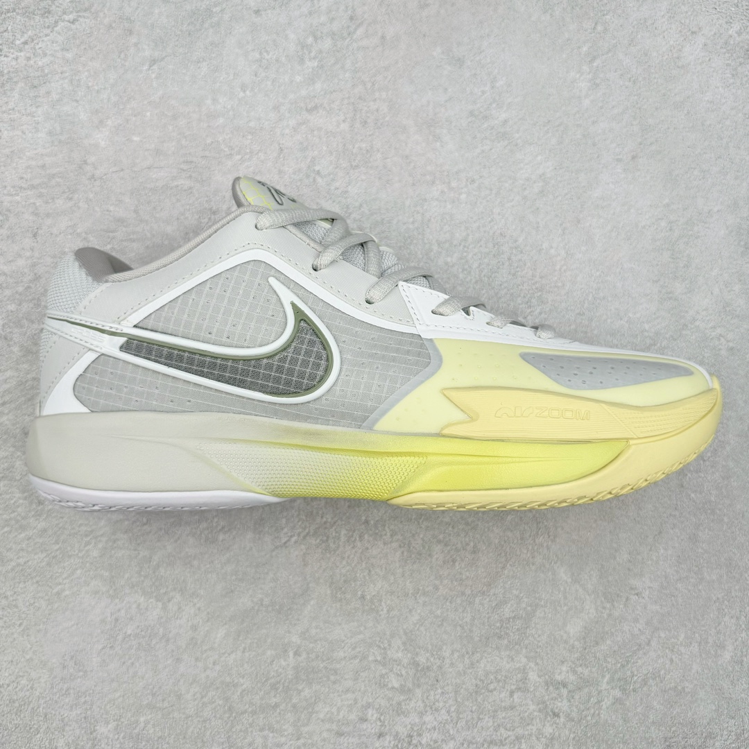 NK Air Zoom G.T. Cut Academy EP GT男/女篮球鞋 HF0231-002 NK首度推出G.T. Cut 系列的平价款式G.T. Cut Academy，外型维持一贯的流线型设计。不同价格的款式，让不同需求的球友也能入手适合自己的球鞋。足底出色抓地设计，助你瞬息急停，随意变速，轻松摆脱对手，驰骋赛场。匠心底纹从后跟延伸至鞋头，铸就急起急停的强劲抓地表现，助力实现侧向突破和快速移步。鞋款采用出众回弹设计，为切入、转向和移步篮筐提供出色的能量回馈。回弹性能带来弹力充沛的迈步体验，让你爆发疾速。前足搭载 Zoom Air 缓震配置，助你在赛事升温之际迅猛出击。足底缓震配置带来舒适比赛体验。中底搭载厚实泡绵，营造非凡舒适的支撑感受。该鞋款可轻松驾驭坚硬地面，助力鏖战。尺码：36 36.5 37.5 38 38.5 39 40 40.5 41 42 42.5 43 44 44.5 45 46-选品中心