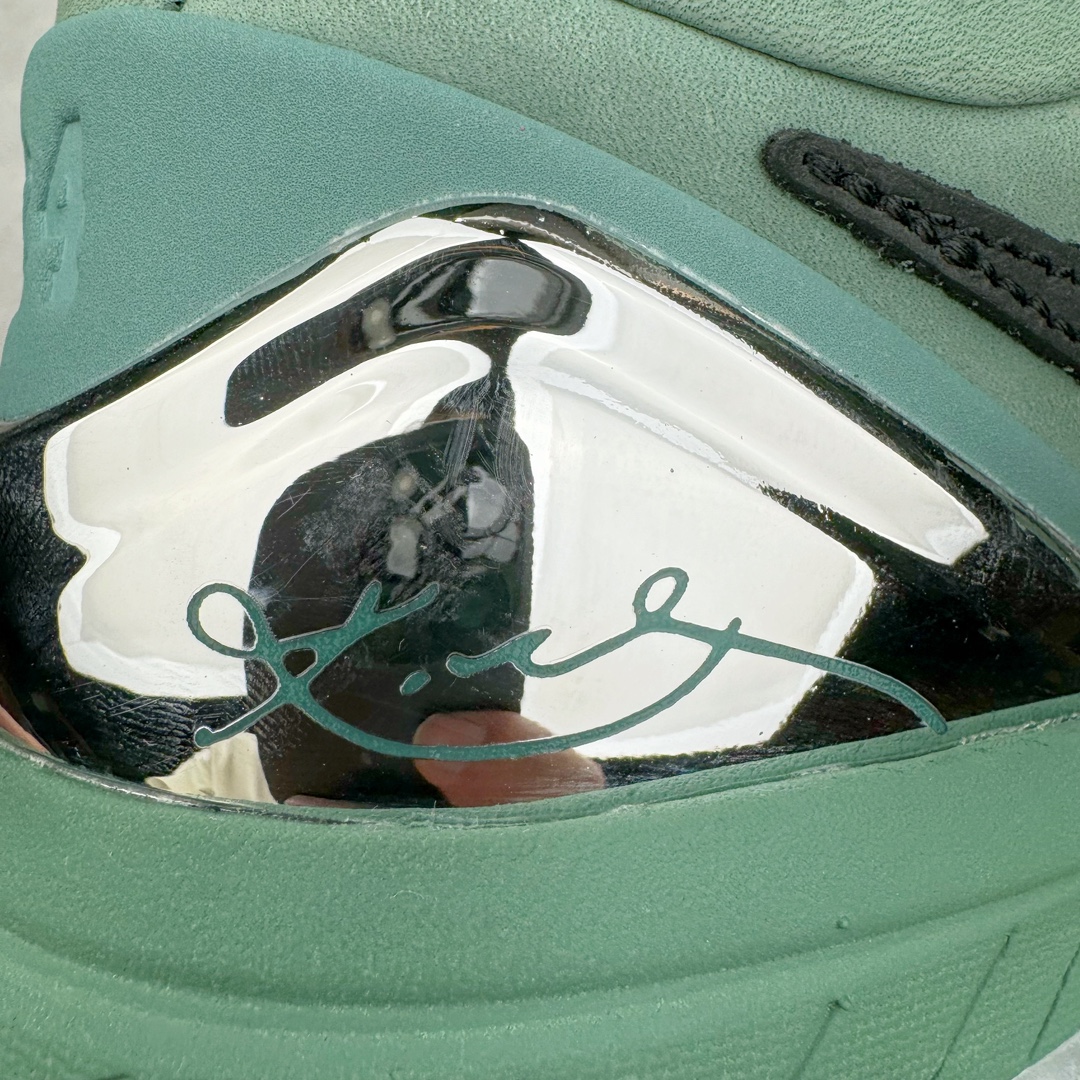 图片[19]-＃JC纯原 NK Zoom Kobe 4 科比四代 父亲节绿色 FQ3545-300 一个月返厂/换新售后服务 支持各种实战 全套原纸板楦头开发 原档数据私模唯一正确组合大底 高压Zoom Turbo气垫➕后掌EVA缓震 实战配置直接拉满 原楦纸板开发 鞋身流线型、后跟塑形 区分土肥圆 原档数据3D打印 鞋面细节匹配原版 全身鞋材卡料色独家定制 正确喷漆 SWOOSH NK专利Flyknit飞线科技 给予鞋身足够抗扭矩力 真实底模最大48.5 实战利器 尺码：40 40.5 41 42 42.5 43 44 44.5 45 46 47.5 48.5 （脚宽、脚胖 建议买大半码）-选品中心