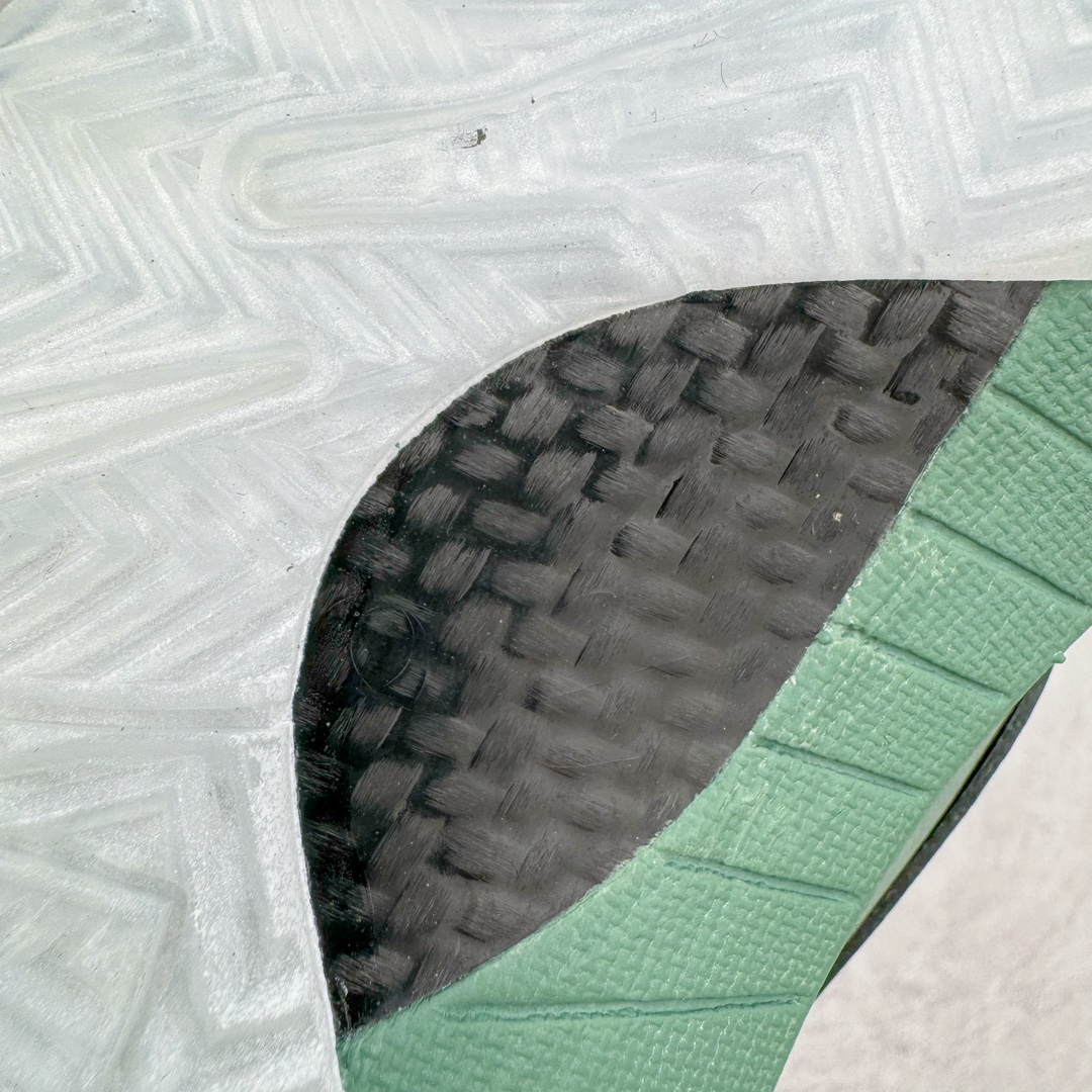 图片[21]-＃JC纯原 NK Zoom Kobe 4 科比四代 父亲节绿色 FQ3545-300 一个月返厂/换新售后服务 支持各种实战 全套原纸板楦头开发 原档数据私模唯一正确组合大底 高压Zoom Turbo气垫➕后掌EVA缓震 实战配置直接拉满 原楦纸板开发 鞋身流线型、后跟塑形 区分土肥圆 原档数据3D打印 鞋面细节匹配原版 全身鞋材卡料色独家定制 正确喷漆 SWOOSH NK专利Flyknit飞线科技 给予鞋身足够抗扭矩力 真实底模最大48.5 实战利器 尺码：40 40.5 41 42 42.5 43 44 44.5 45 46 47.5 48.5 （脚宽、脚胖 建议买大半码）-选品中心