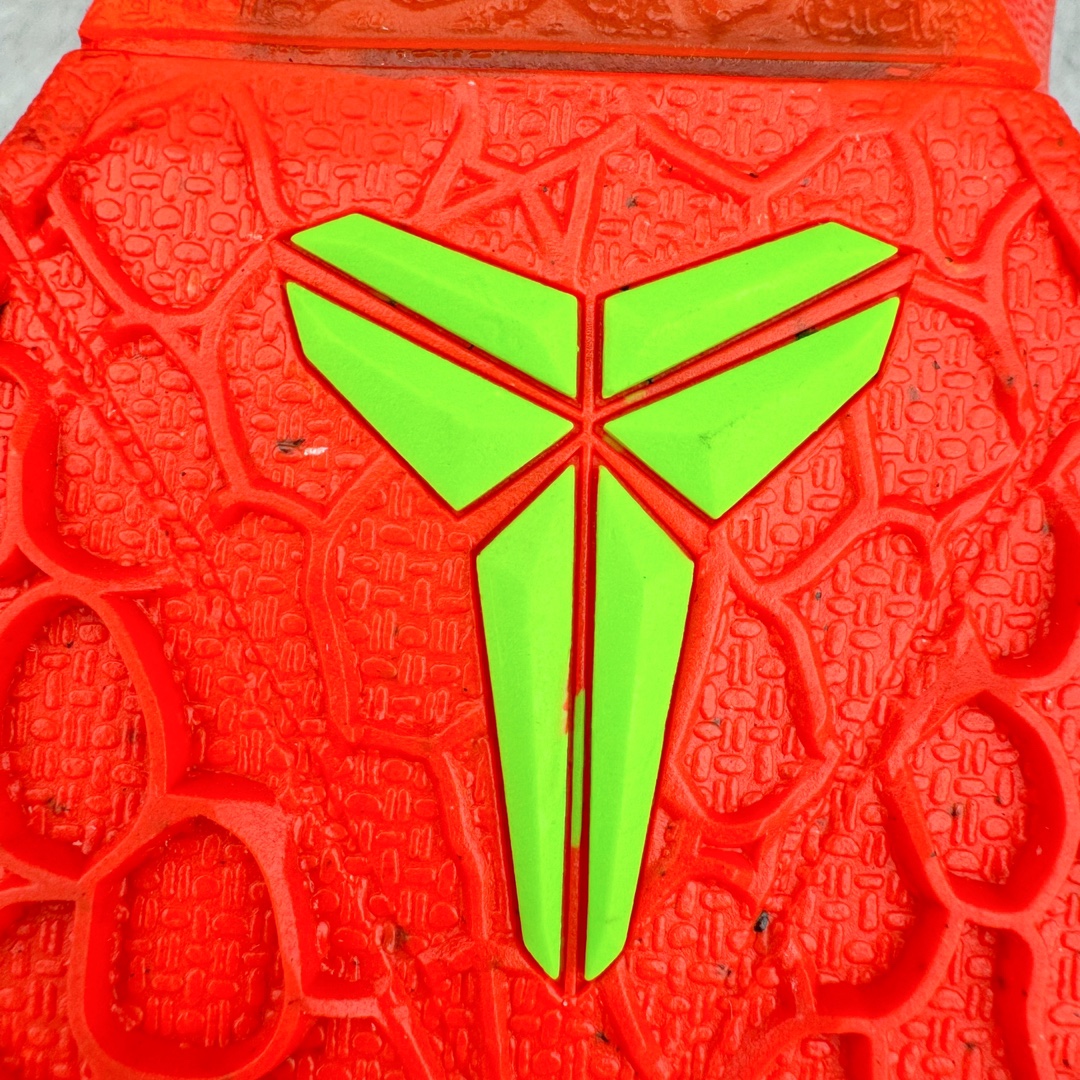 图片[11]-＃JC纯原 NK Zoom Kobe 6 Protro 科比六代 红黑反转青蜂侠 FV4921-600 全套原纸板楦头开发 确保原汁原味 完美呈现版型 一比一鞋头弧度高度鞋身弧度 细节品控鞋型完美 原厂TPU网格鞋带扣 正确内里网布 前后气垫加持 信仰绝不减配 全鞋身材料卡色独家定制 SWOOSH 蛇鳞 正确珠光效果（内嵌珍珠粉）独家前掌Zoom Turbo 后掌马蹄Zoom缓震 内置全真动态飞线 独家复刻U型缓震垫带独立钢印 十年情怀 这里完美落地 偏小半码 尺码：40 40.5 41 42 42.5 43 44 44.5 45 46 47.5 48.5-选品中心