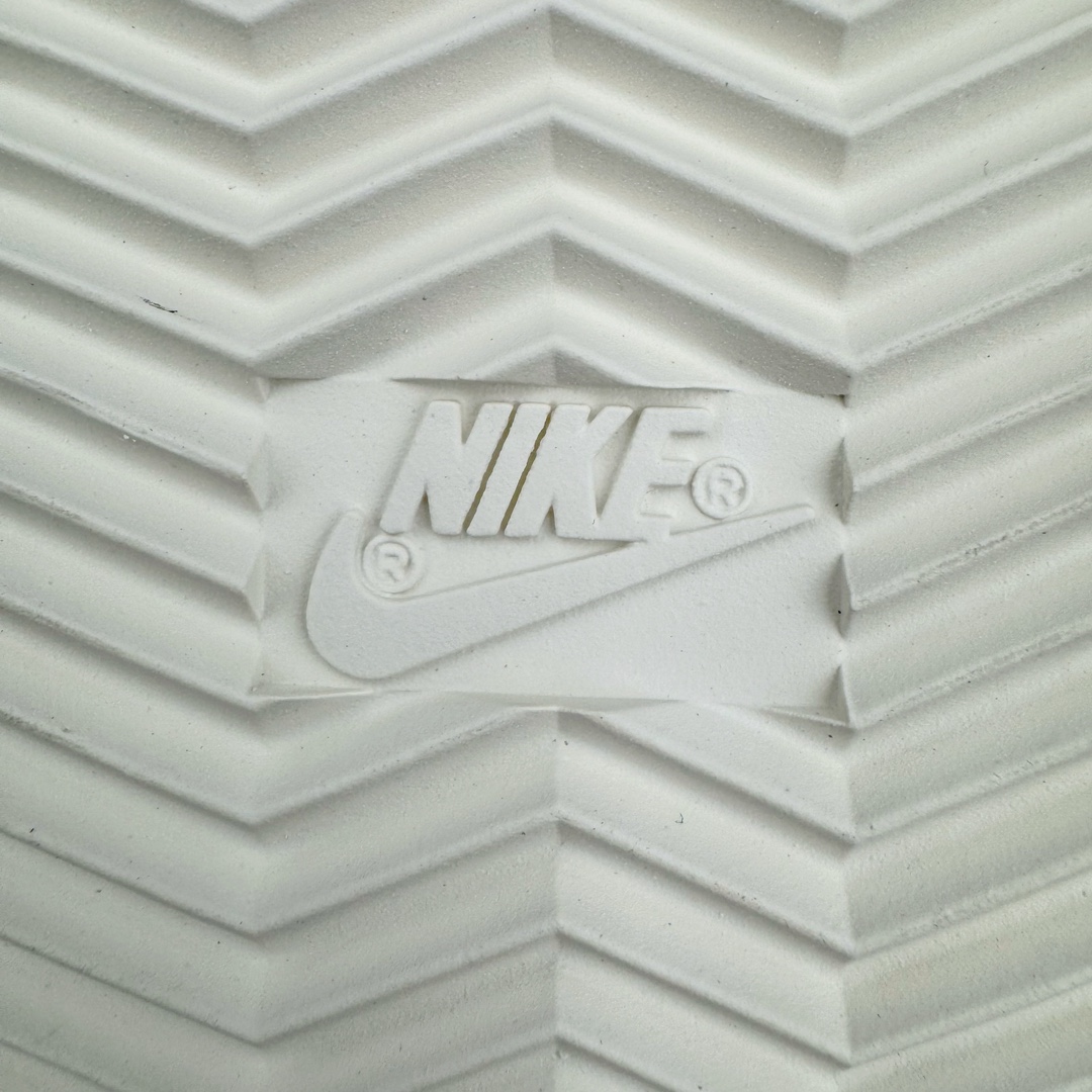 图片[22]-＃JC纯原 NK Classic Cortez Leather 阿甘复古初代皮革慢跑鞋 FJ4608-133 实体平台指令订单 全套原纸板楦头开发 原厂数据大底磨具 一比一鞋头弧度高度鞋身弧度 细节品控鞋型随意对比 正确烫金高频细节 公司级标准检验QC 区分市面一切版本 完美复刻阿甘复古鞋型 尺码：35.5 36 36.5 37.5 38 38.5 39 40 40.5 41 42 42.5 43 44 45-选品中心