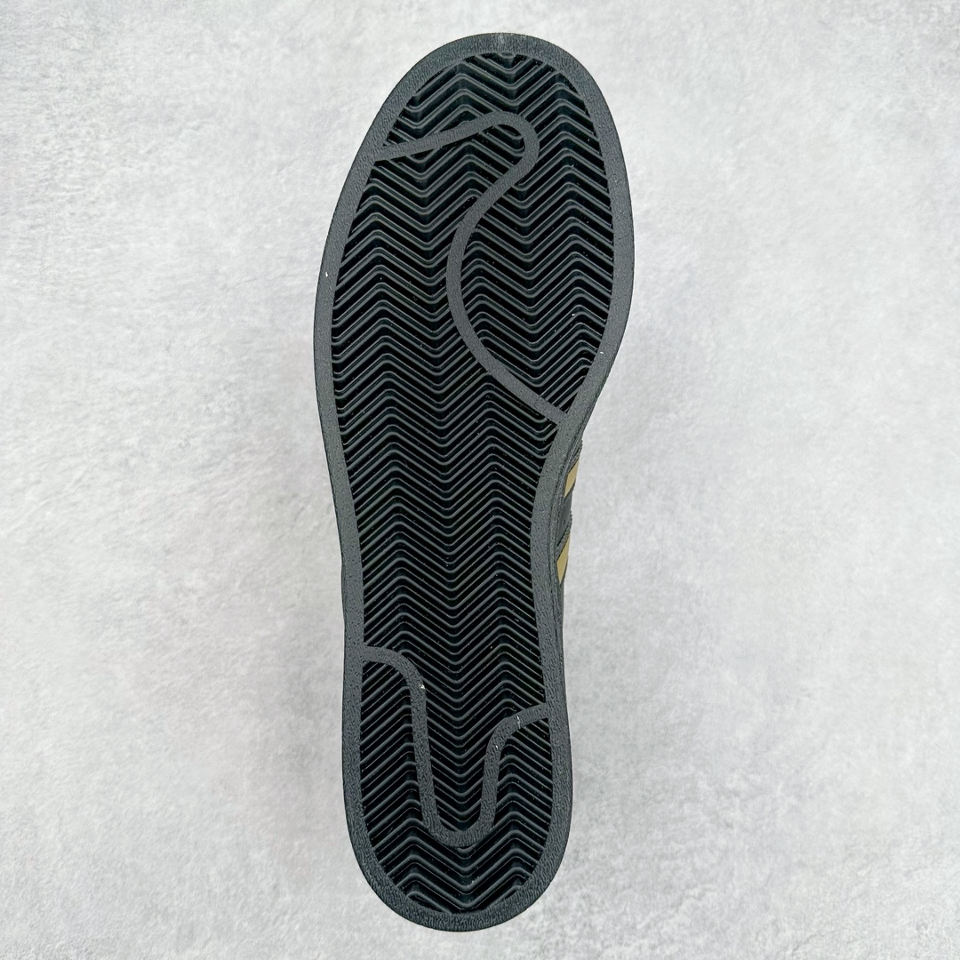 图片[9]-AD Originals Superstar 经典复古贝壳头板鞋 EG4959 诞生于1969年 是第一双将全皮面鞋 身与橡胶鞋头结合在一起的低帮篮球鞋 Superstar最开始 是作为高帮篮球鞋Pro Model的低帮版本而出现的 但因为其独特和醒目的橡胶鞋头造型而让大家熟知 被大家形象地称为\\\”shelltoe\\\”贝壳头 在70年代的美国职业篮球场上 接近3/4的NBA球员都将这双Superstar作为场上用鞋 80年代之后 经过不断的改良和发展 Superstar逐渐成为横跨时装、音乐、街头文化、休闲和运动等各大领域的时尚潮鞋 尺码：36 36.5 37 38 38.5 39 40 40.5 41 42 42.5 43 44 44.5 45-选品中心