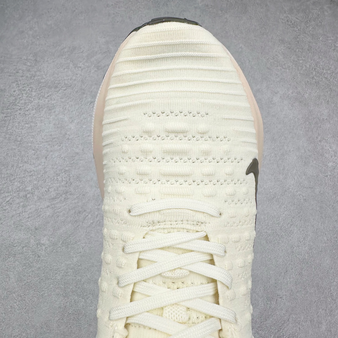 图片[4]-NK ZoomX Invincible Run Flyknit FK4 不可战胜4代系列轻量飞织低帮休闲运动慢跑鞋 DR2665-102 此鞋专为短跑运动员而生 是为 5 至 10 公里距离的赛事和训练打造 整体设计采用流线型的轻质工程网眼材质构成鞋面 并与其他 Running 旗舰鞋款同样搭载全脚掌 ZoomX 缓冲中底 搭配 Pebax 物料与橡胶外底 ZoomX StreakFly 首发配色以Prototype呈现 其灵感是来自开发期间的磨损测试 透过编号的标记与内侧的预期跑步距离突出研发过程 尺码：36 36.5 37.5 38 38.5 39 40 40.5 41 42 42.5 43 44 44.5 45-选品中心