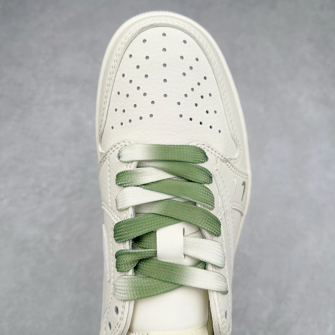 图片[4]-NK Dunk Low 定制配色 BB2299-810 大厂出品 极力推荐 原装头层材料 独家版型蒸餾加工帶來的是更好的视觉和脚感体验大厂纯原品质出货 清洁度 电绣工艺 皮料切割干净无任何毛边 细节完美 尺码：36 36.5 37.5 38 38.5 39 40 40.5 41 42 42.5 43 44 44.5 45 46 47.5-选品中心