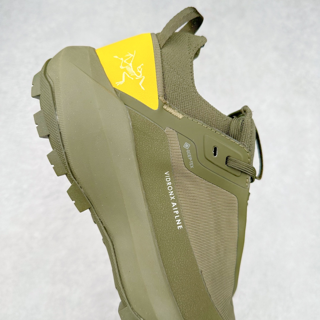 图片[6]-＃纯原 Arcteryx Vertex Alpine GTX阿尔卑斯山顶峰系列低帮越野徒步户外运动登山运动鞋 这款GORE-TEX鞋履适合希望在技术路线上更快前进的山地跑步者穿着，无需担心地形条件如何。中底的Rocker Geometry几何结构设计带来推进力，并采用InFuse材料制成，这是一种轻质、高响应性的EVA和聚烯烃合成材料，可提供回弹并吸收冲击力。抓地平稳的Vibram Megagrip外底采用LITEBASE技术，在减轻重量的同时不影响性能，而多向凸耳花纹设计带来更强的抓地力。鞋身贴合包裹脚部，针织鞋领可阻挡碎屑进鞋。尺码：39-44-选品中心