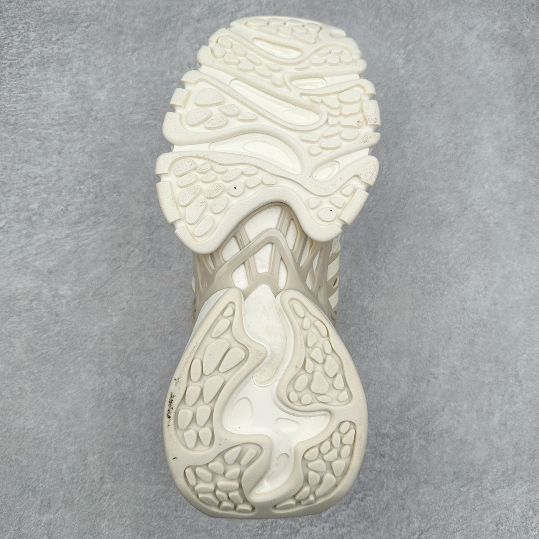 图片[9]-AD XLG Runner Deluxe 跑步者豪华版系列低帮厚底增高老爹风复古缓震休闲运动慢跑鞋 自从阿迪达斯和巴黎世家合作后，没少出双方联名的平替。结果根据最新情报，阿迪现在已经把手伸到了巴家爆款3XL的身上，新鞋Xlg Runner Deluxe实物曝光，emm，鞋款整体一眼丁真是巴黎世家Track＋3XL大底的缝合怪版本，要不是鞋侧明晃晃的adidas三道杠Logo，估计各位看了都得蒙。这波不能说是完全复制巴黎世家，但也多少有点借鉴的味道了。新鞋基本就是在阿迪经典\\\”Climacool\\\”鞋款的基础上，升级了Boots大底以及加入了\\\”巴味\\\”设计元素…尺码：35 36 36⅔ 37⅓ 38 38⅔ 39⅓ 40 40⅔ 41⅓ 42 42⅔ 43⅓ 44 44⅔ 45 46-选品中心