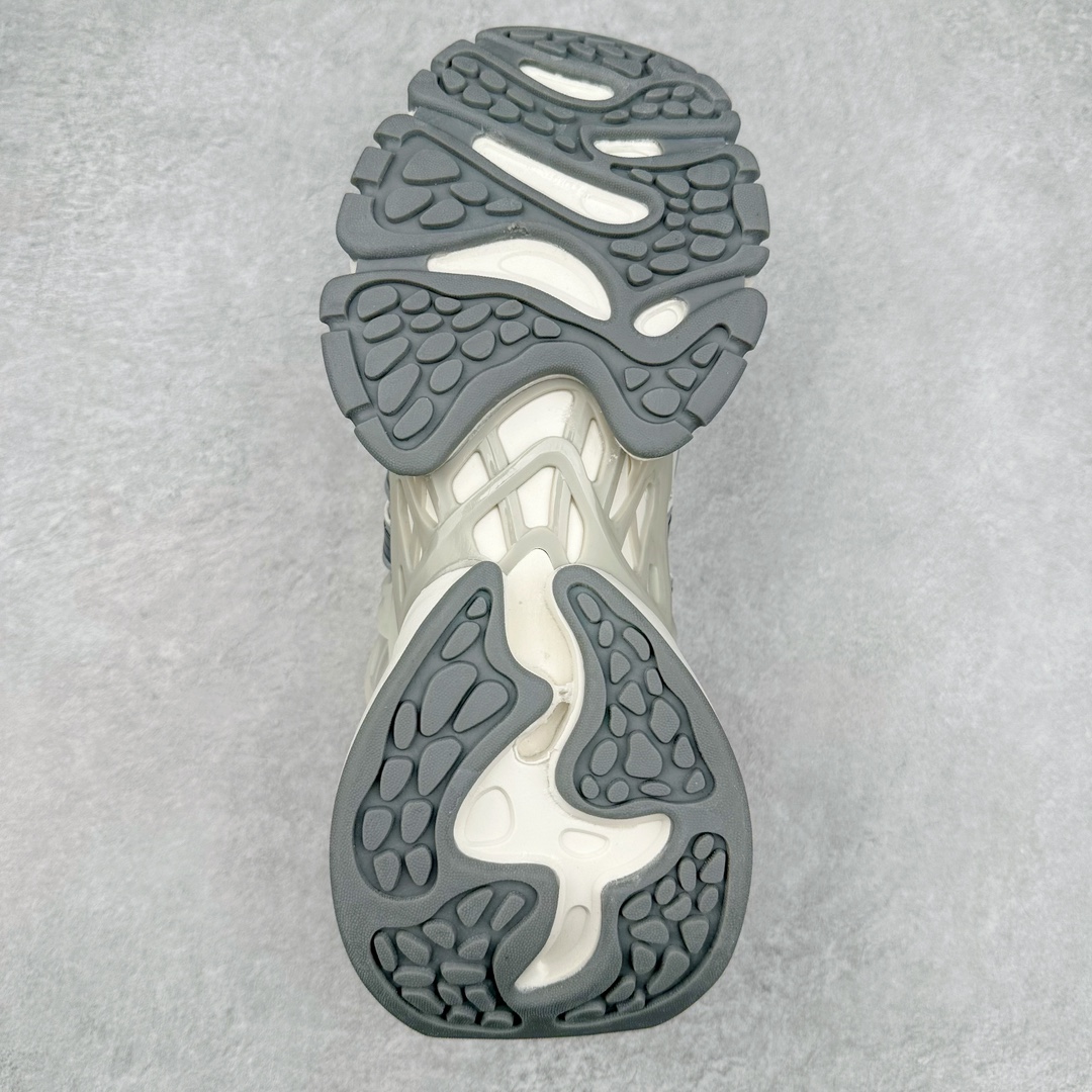 图片[9]-AD XLG Runner Deluxe 跑步者豪华版系列低帮厚底增高老爹风复古缓震休闲运动慢跑鞋 自从阿迪达斯和巴黎世家合作后，没少出双方联名的平替。结果根据最新情报，阿迪现在已经把手伸到了巴家爆款3XL的身上，新鞋Xlg Runner Deluxe实物曝光，emm，鞋款整体一眼丁真是巴黎世家Track＋3XL大底的缝合怪版本，要不是鞋侧明晃晃的adidas三道杠Logo，估计各位看了都得蒙。这波不能说是完全复制巴黎世家，但也多少有点借鉴的味道了。新鞋基本就是在阿迪经典\\\”Climacool\\\”鞋款的基础上，升级了Boots大底以及加入了\\\”巴味\\\”设计元素…尺码：35 36 36⅔ 37⅓ 38 38⅔ 39⅓ 40 40⅔ 41⅓ 42 42⅔ 43⅓ 44 44⅔ 45 46-选品中心