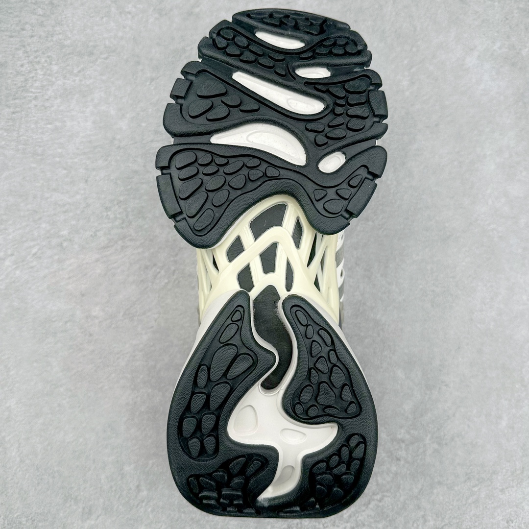 图片[9]-AD XLG Runner Deluxe 跑步者豪华版系列低帮厚底增高老爹风复古缓震休闲运动慢跑鞋 自从阿迪达斯和巴黎世家合作后，没少出双方联名的平替。结果根据最新情报，阿迪现在已经把手伸到了巴家爆款3XL的身上，新鞋Xlg Runner Deluxe实物曝光，emm，鞋款整体一眼丁真是巴黎世家Track＋3XL大底的缝合怪版本，要不是鞋侧明晃晃的adidas三道杠Logo，估计各位看了都得蒙。这波不能说是完全复制巴黎世家，但也多少有点借鉴的味道了。新鞋基本就是在阿迪经典\\\”Climacool\\\”鞋款的基础上，升级了Boots大底以及加入了\\\”巴味\\\”设计元素…尺码：35 36 36⅔ 37⅓ 38 38⅔ 39⅓ 40 40⅔ 41⅓ 42 42⅔ 43⅓ 44 44⅔ 45 46-选品中心