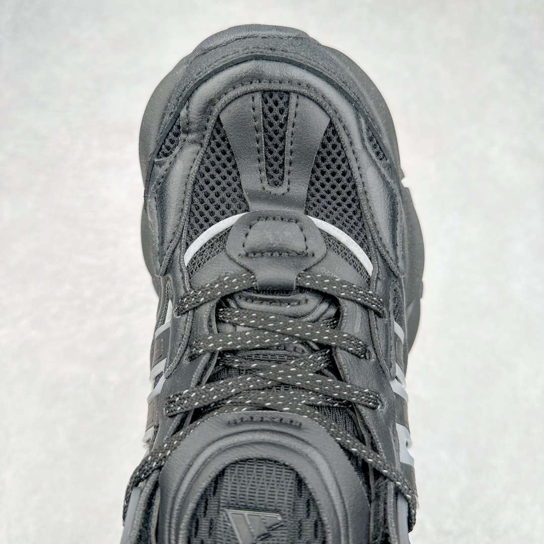 图片[4]-AD XLG Runner Deluxe 跑步者豪华版系列低帮厚底增高老爹风复古缓震休闲运动慢跑鞋 自从阿迪达斯和巴黎世家合作后，没少出双方联名的平替。结果根据最新情报，阿迪现在已经把手伸到了巴家爆款3XL的身上，新鞋Xlg Runner Deluxe实物曝光，emm，鞋款整体一眼丁真是巴黎世家Track＋3XL大底的缝合怪版本，要不是鞋侧明晃晃的adidas三道杠Logo，估计各位看了都得蒙。这波不能说是完全复制巴黎世家，但也多少有点借鉴的味道了。新鞋基本就是在阿迪经典\\\”Climacool\\\”鞋款的基础上，升级了Boots大底以及加入了\\\”巴味\\\”设计元素…尺码：35 36 36⅔ 37⅓ 38 38⅔ 39⅓ 40 40⅔ 41⅓ 42 42⅔ 43⅓ 44 44⅔ 45 46-选品中心