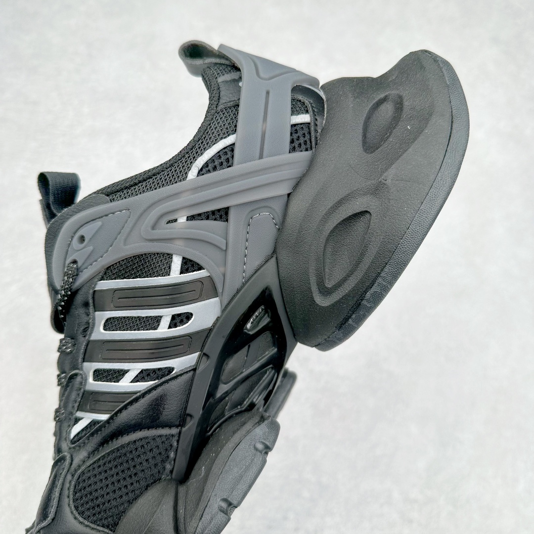 图片[7]-AD XLG Runner Deluxe 跑步者豪华版系列低帮厚底增高老爹风复古缓震休闲运动慢跑鞋 自从阿迪达斯和巴黎世家合作后，没少出双方联名的平替。结果根据最新情报，阿迪现在已经把手伸到了巴家爆款3XL的身上，新鞋Xlg Runner Deluxe实物曝光，emm，鞋款整体一眼丁真是巴黎世家Track＋3XL大底的缝合怪版本，要不是鞋侧明晃晃的adidas三道杠Logo，估计各位看了都得蒙。这波不能说是完全复制巴黎世家，但也多少有点借鉴的味道了。新鞋基本就是在阿迪经典\\\”Climacool\\\”鞋款的基础上，升级了Boots大底以及加入了\\\”巴味\\\”设计元素…尺码：35 36 36⅔ 37⅓ 38 38⅔ 39⅓ 40 40⅔ 41⅓ 42 42⅔ 43⅓ 44 44⅔ 45 46-选品中心