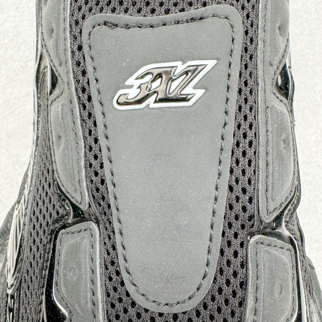 图片[12]-＃VG零售版 BALENCIAGA 3XL Sneakers 巴黎世家十代网布系带一脚蹬低帮走秀复古老爹鞋 全套原纸板楦头开发 最原汁原味的灵魂版型 全鞋荧光划线卡点 胶水把控整洁度追求极致完美 每一双都是工艺品 多重QC质检 超越公司货的品控标准 实实在在的免检产品 原盒原配 正确字体电绣 粗细、位置、大小正确 侧边TPU 透气孔匹配意产原版 正确分离大底 TPU软底 原版一致大底LOGO 立体感十足 原厂皮料水洗做旧 采购原厂网纱 不含皮革 网布材料和聚氨酯 磨损效果 鞋头边缘和后帮 Balenciaga 徽标 鞋面和后跟凸印尺码 鞋舌 3XL 橡胶品牌标识和反光细节 鞋帮拉袢和鞋舌拉祥 配反光细节 备用鞋带在鞋履前侧 可在穿着前取下 便于不同造型搭配 正常尺码 尺码：35 36 37 38 39 40 41 42 43 44 45 46-选品中心