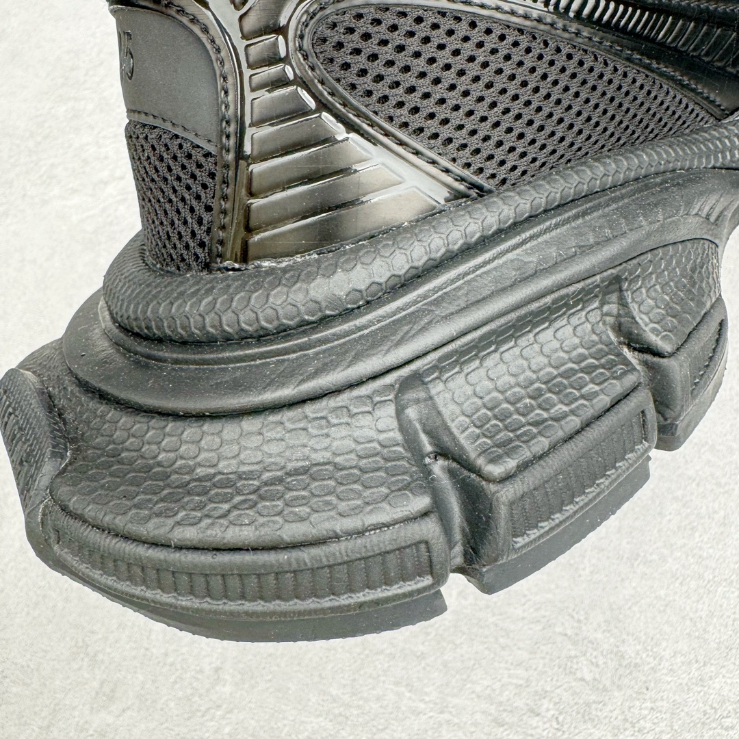 图片[15]-＃VG零售版 BALENCIAGA 3XL Sneakers 巴黎世家十代网布系带一脚蹬低帮走秀复古老爹鞋 全套原纸板楦头开发 最原汁原味的灵魂版型 全鞋荧光划线卡点 胶水把控整洁度追求极致完美 每一双都是工艺品 多重QC质检 超越公司货的品控标准 实实在在的免检产品 原盒原配 正确字体电绣 粗细、位置、大小正确 侧边TPU 透气孔匹配意产原版 正确分离大底 TPU软底 原版一致大底LOGO 立体感十足 原厂皮料水洗做旧 采购原厂网纱 不含皮革 网布材料和聚氨酯 磨损效果 鞋头边缘和后帮 Balenciaga 徽标 鞋面和后跟凸印尺码 鞋舌 3XL 橡胶品牌标识和反光细节 鞋帮拉袢和鞋舌拉祥 配反光细节 备用鞋带在鞋履前侧 可在穿着前取下 便于不同造型搭配 正常尺码 尺码：35 36 37 38 39 40 41 42 43 44 45 46-选品中心